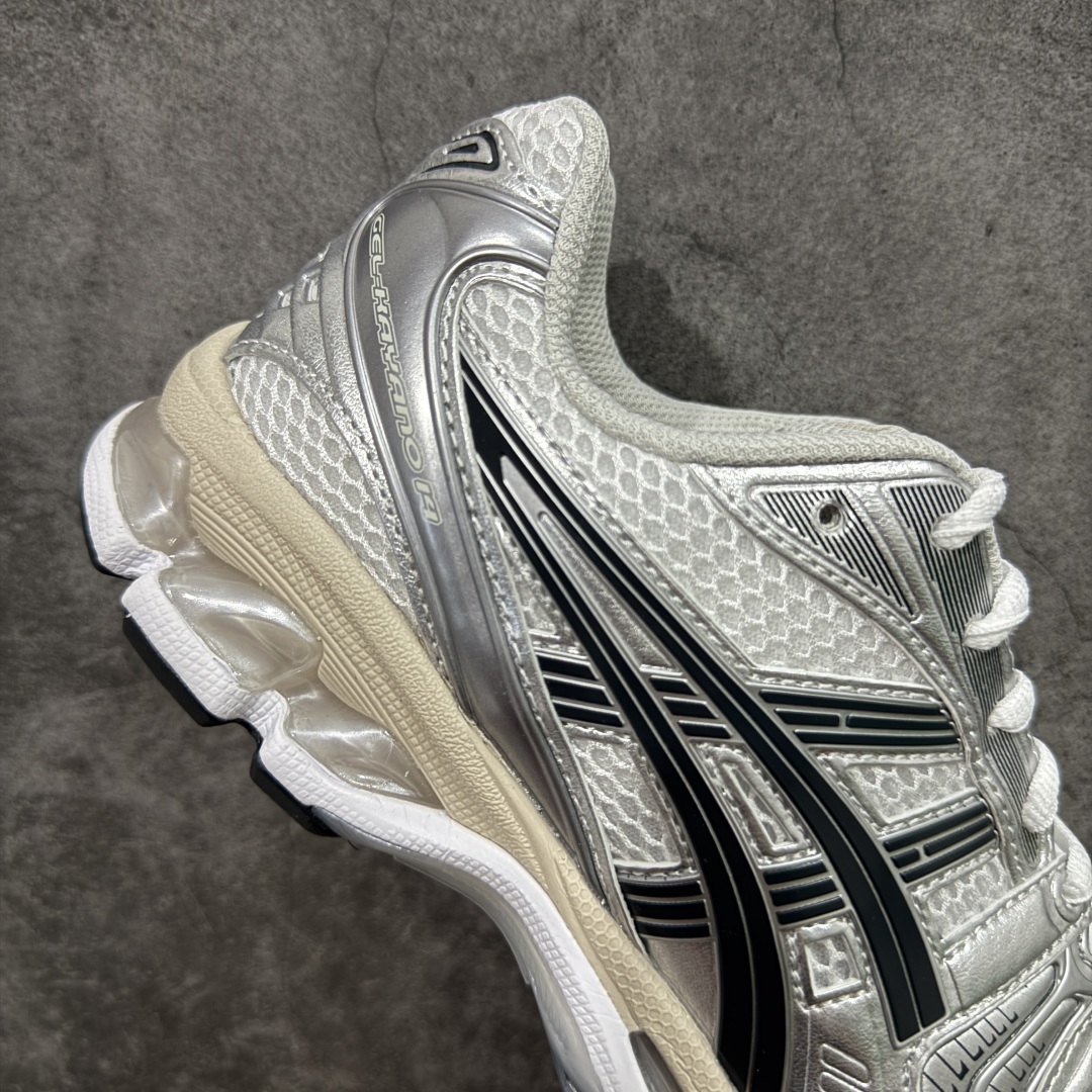 图片[7]-【总裁版】 JJJJound x ASICS GEL-KAYANO 14 亚瑟士系列轻量缓震休闲运动跑步鞋 市场天花板品质 鞋型细节秒杀市场流通版本 知名大厂出品 原版开发 细节完美把控 独家私模五层组合大底 原厂定制缓震硅胶加持 原盒原配 官方四联吊牌 一比一同步原鞋工艺和用料 后跟一样采用了GEL缓震胶 整体系列设计非常的科技感！ 锻炼跑步的同时让你一样时尚百搭！ 设计师 Hidenori Yamashita 以「Flash」一词为灵感，创造出未来感金属色鞋面，改造升级内在性能，由内而外全面革新，为 GEL-KAYANO 家族传承及经典跑鞋文化的延续，创下里程碑式作品。ASICS GEL – KAYANO 14 跑鞋重新诠释了复古的跑步形状，并以其 2000 年代后期的美学理念重新铺装，银色与蓝色的鞋面极为高档.网面铺陈与鞋面、鞋头多处细节位增添了透气性。ASICS GEL – KAYANO 14的鞋后跟部中底上以及多密度耐磨鞋底增加了 GEL 缓震胶，提供高抗冲击性、缓冲性、可保护脚部免受地面冲击的影响，穿着舒适性十足「入手同款」 尺码：36 37 37.5 38 39 39.5 40.5 41.5 42 42.5 43.5 44 45 46-选品中心