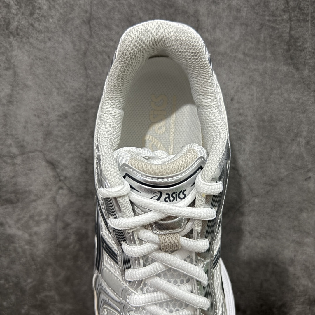 图片[8]-【总裁版】 JJJJound x ASICS GEL-KAYANO 14 亚瑟士系列轻量缓震休闲运动跑步鞋 市场天花板品质 鞋型细节秒杀市场流通版本 知名大厂出品 原版开发 细节完美把控 独家私模五层组合大底 原厂定制缓震硅胶加持 原盒原配 官方四联吊牌 一比一同步原鞋工艺和用料 后跟一样采用了GEL缓震胶 整体系列设计非常的科技感！ 锻炼跑步的同时让你一样时尚百搭！ 设计师 Hidenori Yamashita 以「Flash」一词为灵感，创造出未来感金属色鞋面，改造升级内在性能，由内而外全面革新，为 GEL-KAYANO 家族传承及经典跑鞋文化的延续，创下里程碑式作品。ASICS GEL – KAYANO 14 跑鞋重新诠释了复古的跑步形状，并以其 2000 年代后期的美学理念重新铺装，银色与蓝色的鞋面极为高档.网面铺陈与鞋面、鞋头多处细节位增添了透气性。ASICS GEL – KAYANO 14的鞋后跟部中底上以及多密度耐磨鞋底增加了 GEL 缓震胶，提供高抗冲击性、缓冲性、可保护脚部免受地面冲击的影响，穿着舒适性十足「入手同款」 尺码：36 37 37.5 38 39 39.5 40.5 41.5 42 42.5 43.5 44 45 46-选品中心