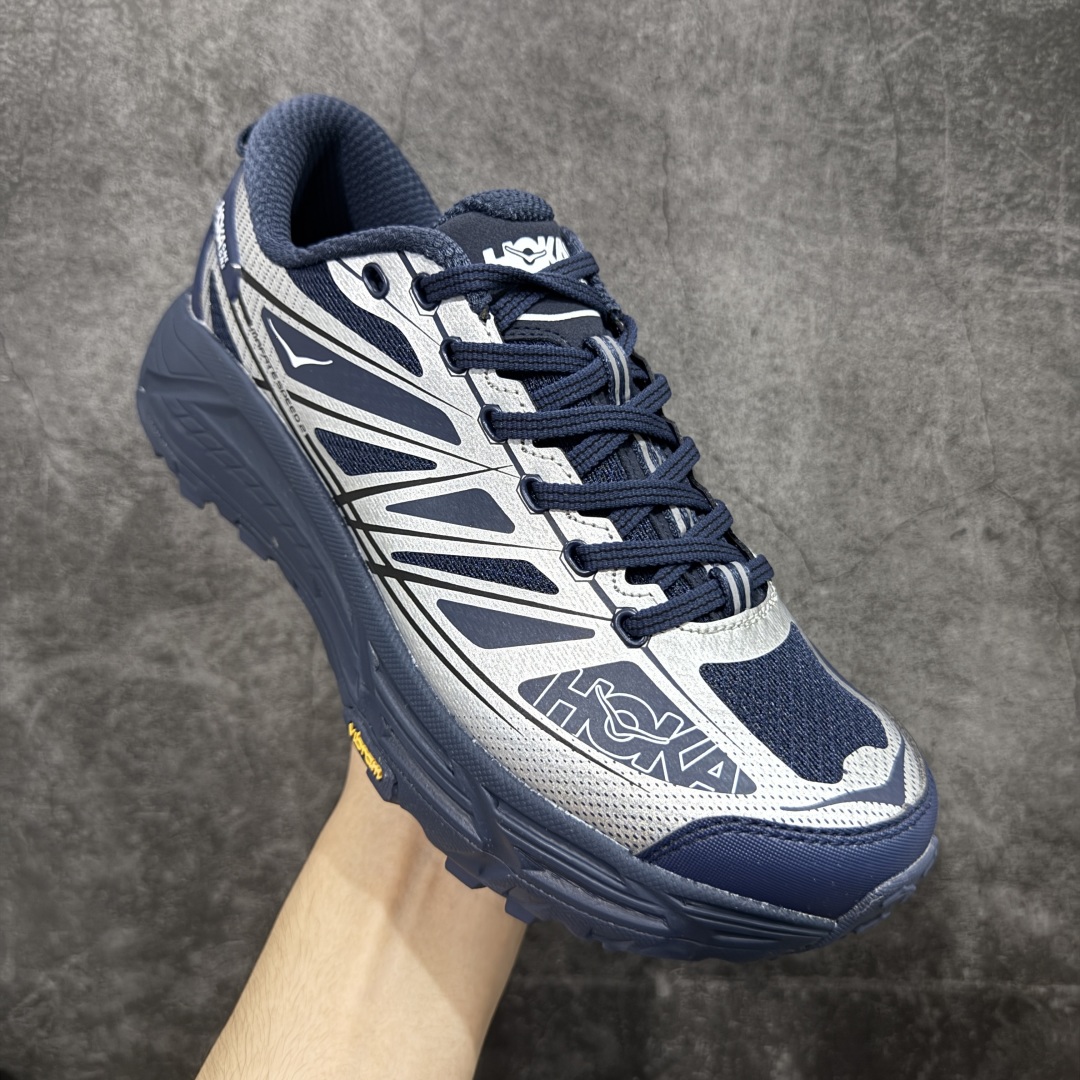 图片[3]-【公司级】HOKA ONE ONE Mafate Speed 2 Low 玛法特2代系列低帮轻量户外越野休闲运动慢跑鞋 HOKA ONE ONE 最近推出了一个胶囊系列 Origin Story 这个系列里的 Mafate Speed 2 可以说让我日思夜想有一阵子了 最近终于拔草 让我来分享一下这双也是上脚赞到爆的越野跑鞋吧 以阿尔卑斯山脉作为主题将亮黄色与蓝色调覆盖在这经典轮廓之上 配色的呈现效果相当亮眼 以至于很多人买这个配色是用来日常搭配的 鞋面采用超轻的无缝架构 轻薄的TPU贴在透气的鞋面材料上 减轻重量同时也保证了支撑性 鞋底则采用滚动平衡技术 引导跑者回归自然步态 祖传的神奇EVA材质中底依旧是一如既往地表现优秀 能提供充足的缓震 作为HOKA家的越野跑鞋 VIBRAM 橡胶大底也是必不可少的 即便在复杂湿滑的地形 依旧能有良好的抓地力及稳定性 鞋带采用了弹性不易松脱的扁宽弹性鞋带 前掌与中掌部分也进行了加宽 也更加适合亚洲人的脚型 是一款十分全面且足够强悍的户外硬核越野鞋 而这双极其亮眼的越野跑鞋恰好又是在江山一百中参赛的UTMB冠军 Ludovic POMMERET 夺冠时穿着的战靴 这就让它变得更加有吸引力了 用来日常搭配的话短裤是基本不挑 长裤我个人推荐阔腿裤 工装裤以及各种长筒牛仔裤都可以 尺码：36 36.5 37.5 38 38.5 39 40 40.5 41 42 42.5 43 44 44.5 45-选品中心