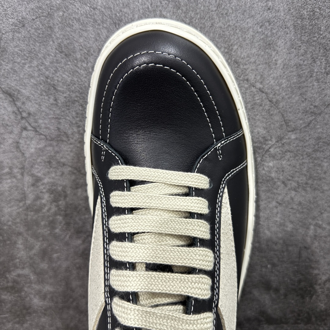 图片[5]-【莞顶渠道】RO欧文斯Rickowens 主线 经典西瓜头款式“RO低帮黑白进口原料牛皮 莞产超级顶货 新配色陆续上架 产品只会越做越漂亮💯 鞋头采用原版一致工艺 又翘又歪的效果目前这个技术市面上的任何版本都达不到这个效果 私模开发 细节一步到位不敢说百分百💯保证有百分之98还原 慢工出细活 好的产品不怕晚 这次的开发针对艺术家 收藏家 高品质 的人群 水染粒面小牛皮材质，和针车间距都是极致还原！ 顶级头层的小牛皮，质感无敌，奢侈品的触感！ 定制品牌logo的拉链！超大一比一规格礼盒装，重达3斤以上，外加定制欧文斯保护盒！ 配有日文、英文，双语种配件卡片！细节诠释，一件不落。 鞋盒翻盖 三标，正面+底部都一一做到！虽然增加不了实质的成本，但是打磨产品的细节，再微小也会还原！ 尺码：35 36 37 38 39 40 41 42 43 44 45 46-选品中心