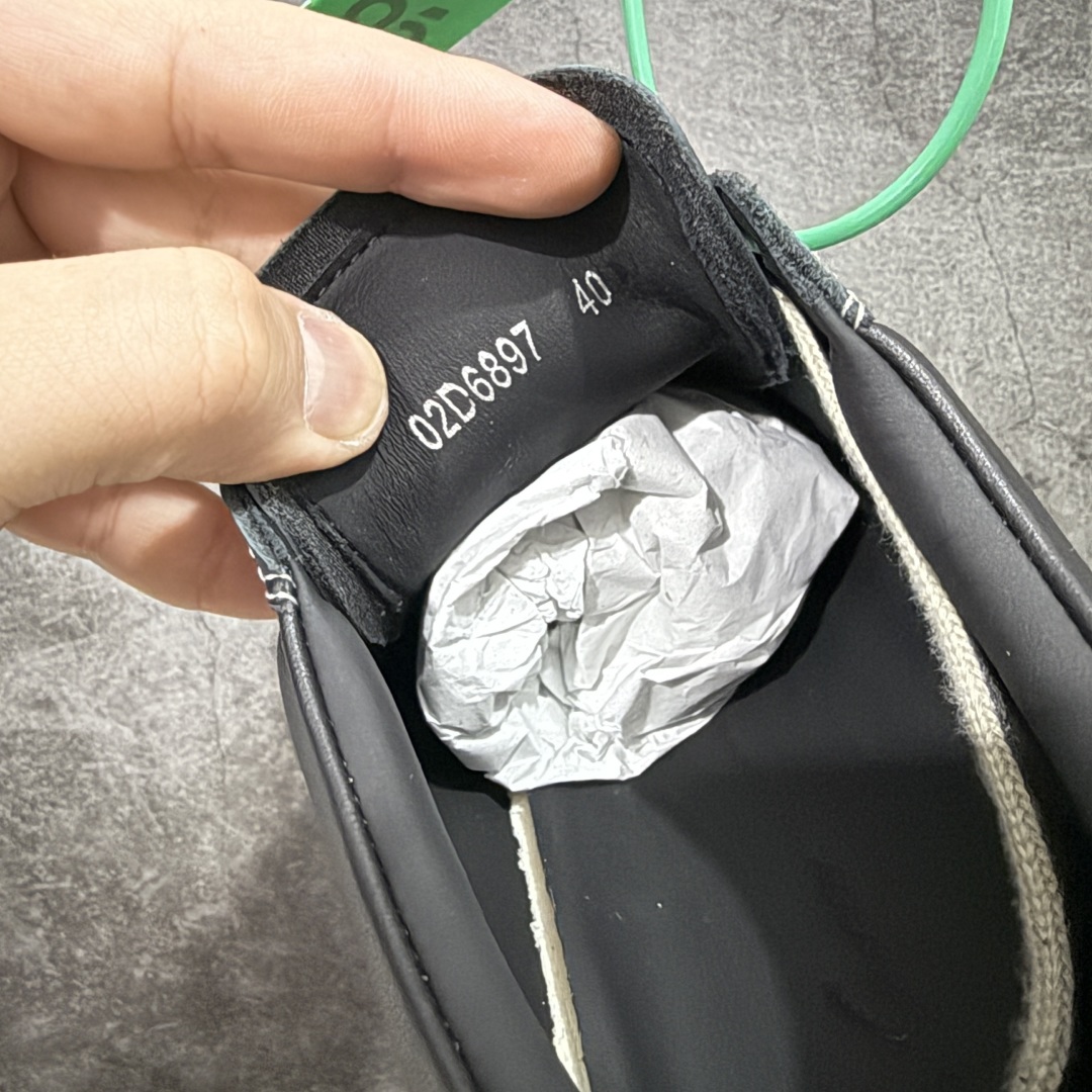 图片[7]-【莞顶渠道】RO欧文斯Rickowens 主线 经典西瓜头款式“RO低帮黑白进口原料牛皮 莞产超级顶货 新配色陆续上架 产品只会越做越漂亮💯 鞋头采用原版一致工艺 又翘又歪的效果目前这个技术市面上的任何版本都达不到这个效果 私模开发 细节一步到位不敢说百分百💯保证有百分之98还原 慢工出细活 好的产品不怕晚 这次的开发针对艺术家 收藏家 高品质 的人群 水染粒面小牛皮材质，和针车间距都是极致还原！ 顶级头层的小牛皮，质感无敌，奢侈品的触感！ 定制品牌logo的拉链！超大一比一规格礼盒装，重达3斤以上，外加定制欧文斯保护盒！ 配有日文、英文，双语种配件卡片！细节诠释，一件不落。 鞋盒翻盖 三标，正面+底部都一一做到！虽然增加不了实质的成本，但是打磨产品的细节，再微小也会还原！ 尺码：35 36 37 38 39 40 41 42 43 44 45 46-选品中心