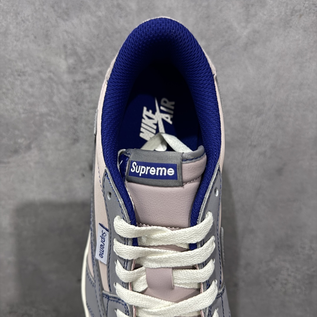 图片[8]-【定制版】Travis Scott x Fragment Design x Jordan Air Jordan 1 Low OG SP “Supreme联名-灰棕蓝猪八” F 多方联名合作融合了Travi翻毛蓝勾s Scott 独特的音乐风格，藤原浩个性的设计风格以及Jordan品牌的经典元素 使其成为一双具有独特身份和价值的鞋子 清新而立体的外观加上联名标识更突出了其独特身份 这种配色方案显示出活力和时尚感 在视觉上引人注目 鞋身的质感和细腻的细节处理使其显得高端而格调十足 这款“倒钩”联名是设计与创意完美结合 融合多方的个性风格是一款备受瞩目的潮流鞋款 低帮休闲板鞋 定制鞋盒 大厂纯原品质出货 超高清洁度 皮料切割干净无任何毛边 细节完美 货号：XD1568-102 尺码：36 36.5 37.5 38 38.5 39 40 40.5 41 42 42.5 43 44 44.5 45 编码：QFB250260-选品中心