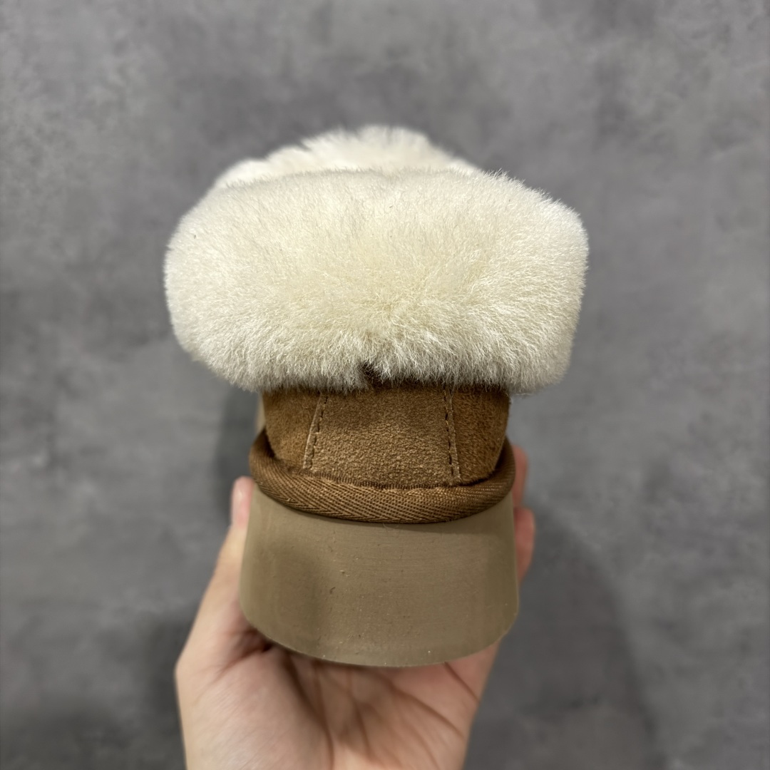 图片[4]-【顶级Y版】UGG 4810 经典秋冬羊皮毛一体雪地靴 塔次特厚底 桑坡大厂直供 拒绝高利润 区别杀猪版本 隆丰A级澳洲进口羊皮毛一体 完全遵循ZP工艺流程 代工厂原厂版师 秉承无原鞋不开发选择 注重每一处细节 市面最正版型 TREADLITE\”轻翼\”科技外底 轻便/耐用/柔韧/桩型 翻毛皮鞋面 细腻亲肤再生聚酯纤维滚边 舒适易打理 保暖性佳 UGG plush™ 里衬和内底 茸软亲肤 舒适暖足 经典鞋型搭配轻盈厚底 稳稳拿捏秋冬出街时髦造型 Treadlite by UGG 轻翼大底 轻盈缓震 为双足减负 舒适轻便 助你轻松畅玩整天 尺码：35 36 37 38 39 40-选品中心