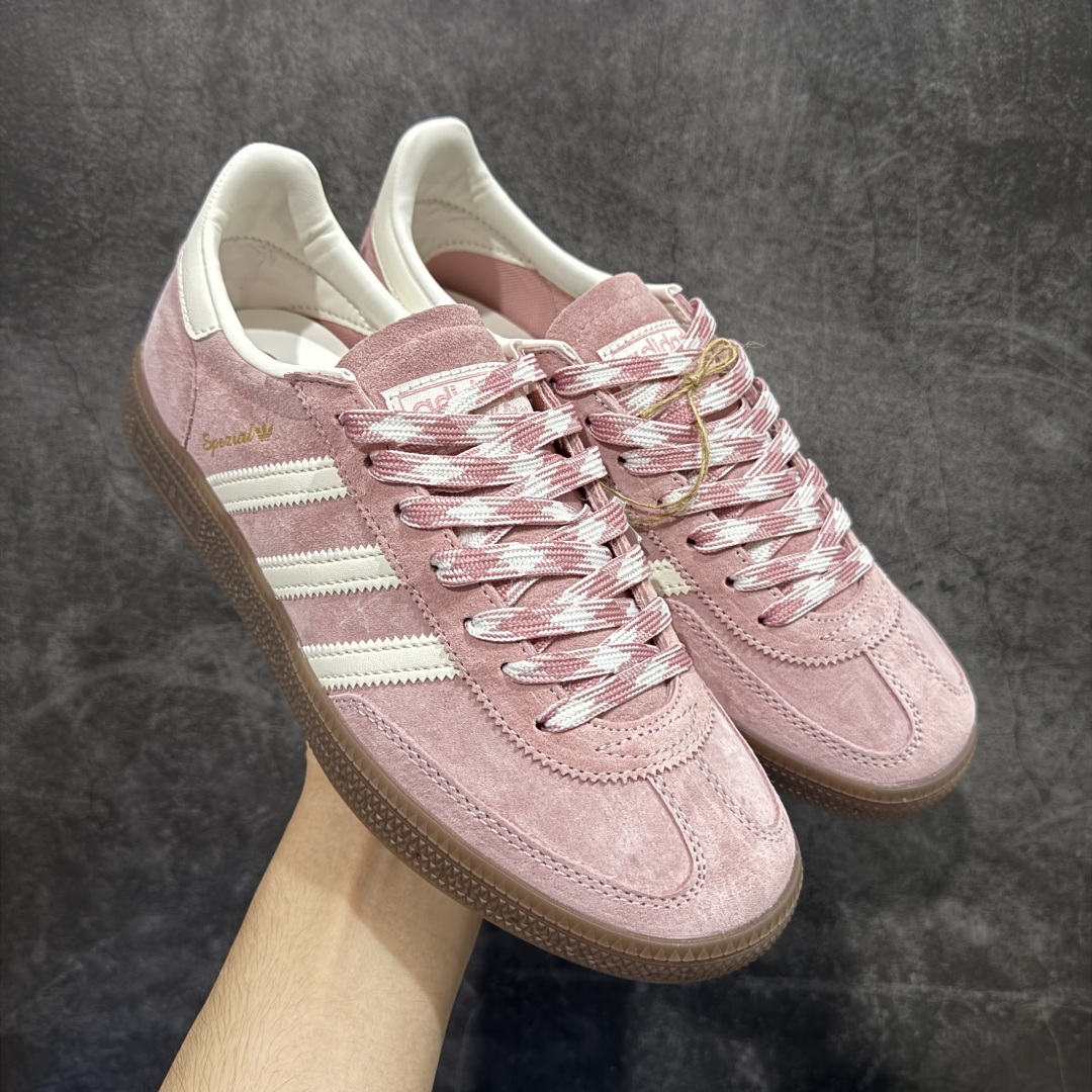 【XC纯原版】Adidas Handball Spezial 阿迪达斯经典款牛皮复古休闲板鞋 粉白生胶 KJ6305 原厂原档案开发出品 皮料切割干净无任何毛边 鞋型细节完美 超高清洁度 原材料打 市场第一梯队版本 尺码:35 36 36.5 37 38 38.5 39 40-选品中心