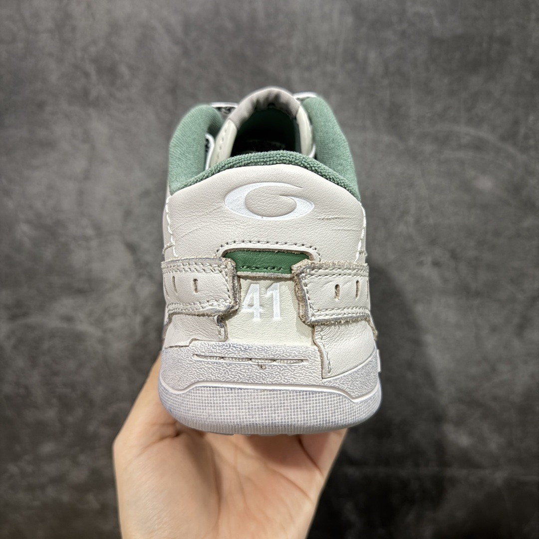 图片[4]-【OK纯原版】Balenciaga Hamptons Worn-Out 巴黎世家十八18代 涤纶（聚酯纤维）牛皮革 圆头系带 低帮 生活休闲鞋板鞋 全套原纸板楦头开发 最原汁原味的灵魂版型 全鞋荧光划线卡点 胶水把控整洁度追求极致完美 每一双都是工艺品 多重QC质检 超越公司货的品控标准 实实在在的免检产品 原盒原配 正确字体电绣 粗细、位置、大小正确 侧边TPU 透气孔匹配意产原版 正确分离大底 TPU软底 原版一致大底LOGO 立体感十足 原厂皮料水洗做旧 采购原厂网纱 偏大一码 尺码：35 36 37 38 39 40 41 42 43 44 45 46-选品中心