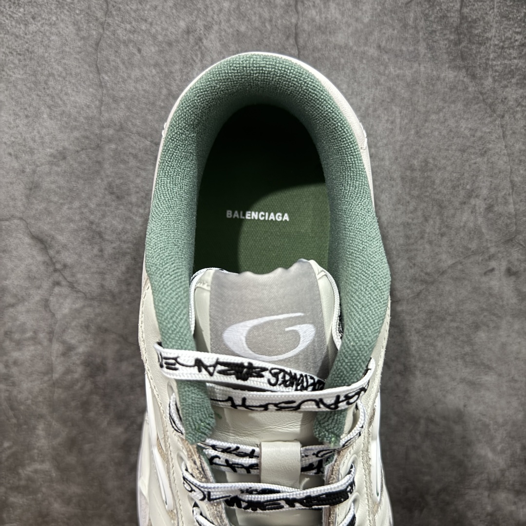 图片[8]-【OK纯原版】Balenciaga Hamptons Worn-Out 巴黎世家十八18代 涤纶（聚酯纤维）牛皮革 圆头系带 低帮 生活休闲鞋板鞋 全套原纸板楦头开发 最原汁原味的灵魂版型 全鞋荧光划线卡点 胶水把控整洁度追求极致完美 每一双都是工艺品 多重QC质检 超越公司货的品控标准 实实在在的免检产品 原盒原配 正确字体电绣 粗细、位置、大小正确 侧边TPU 透气孔匹配意产原版 正确分离大底 TPU软底 原版一致大底LOGO 立体感十足 原厂皮料水洗做旧 采购原厂网纱 偏大一码 尺码：35 36 37 38 39 40 41 42 43 44 45 46-选品中心