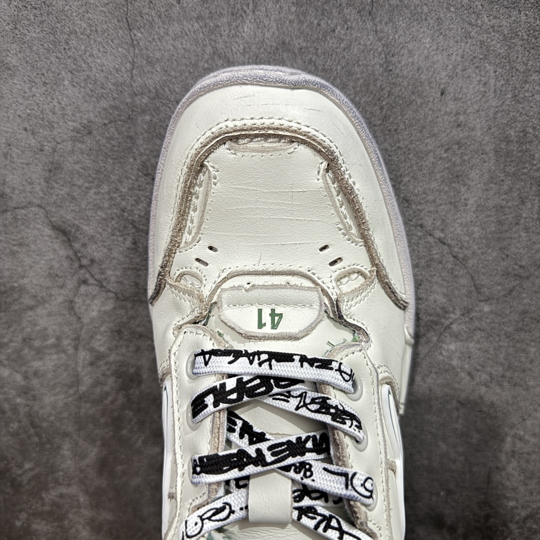 图片[5]-【OK纯原版】Balenciaga Hamptons Worn-Out 巴黎世家十八18代 涤纶（聚酯纤维）牛皮革 圆头系带 低帮 生活休闲鞋板鞋 全套原纸板楦头开发 最原汁原味的灵魂版型 全鞋荧光划线卡点 胶水把控整洁度追求极致完美 每一双都是工艺品 多重QC质检 超越公司货的品控标准 实实在在的免检产品 原盒原配 正确字体电绣 粗细、位置、大小正确 侧边TPU 透气孔匹配意产原版 正确分离大底 TPU软底 原版一致大底LOGO 立体感十足 原厂皮料水洗做旧 采购原厂网纱 偏大一码 尺码：35 36 37 38 39 40 41 42 43 44 45 46-选品中心