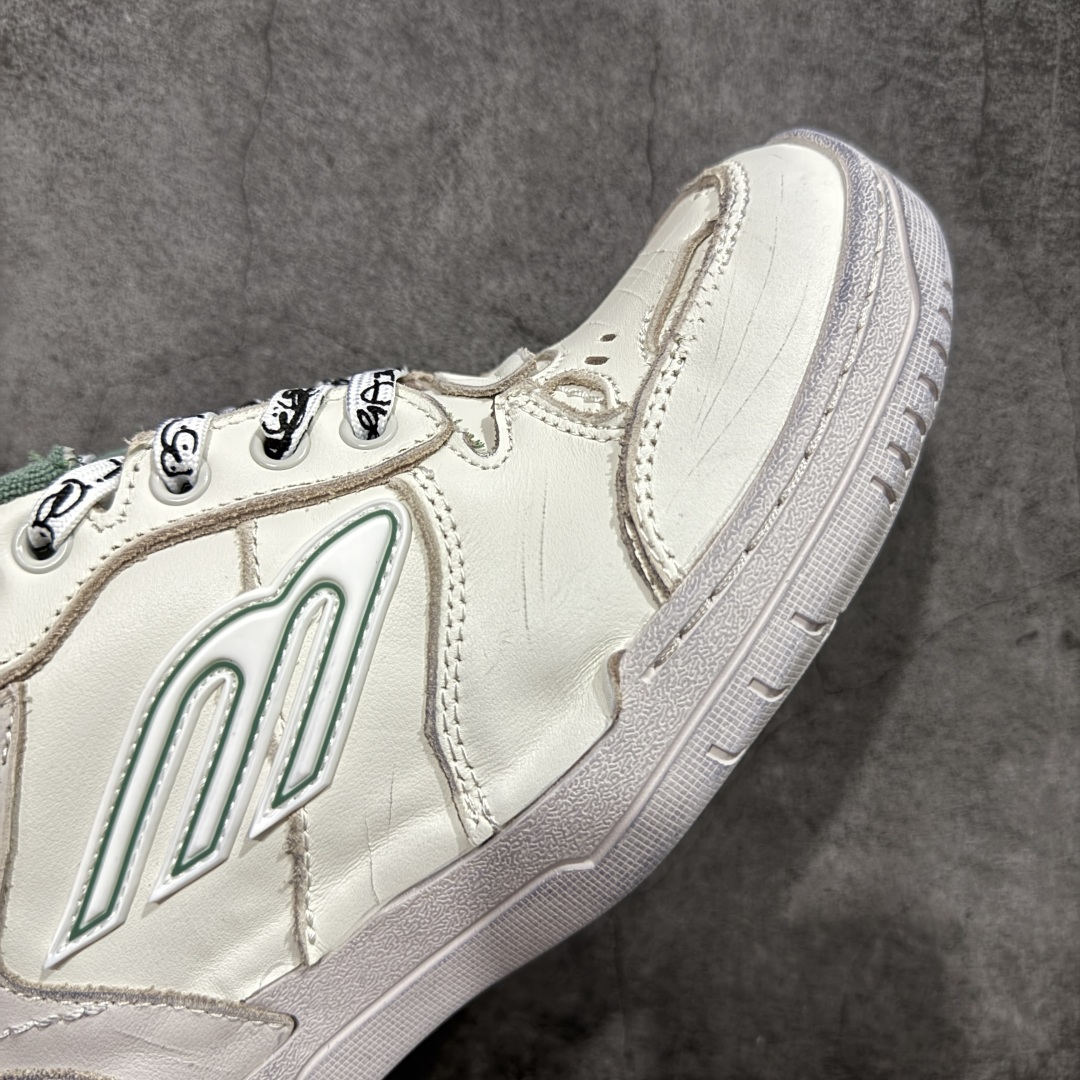 图片[6]-【OK纯原版】Balenciaga Hamptons Worn-Out 巴黎世家十八18代 涤纶（聚酯纤维）牛皮革 圆头系带 低帮 生活休闲鞋板鞋 全套原纸板楦头开发 最原汁原味的灵魂版型 全鞋荧光划线卡点 胶水把控整洁度追求极致完美 每一双都是工艺品 多重QC质检 超越公司货的品控标准 实实在在的免检产品 原盒原配 正确字体电绣 粗细、位置、大小正确 侧边TPU 透气孔匹配意产原版 正确分离大底 TPU软底 原版一致大底LOGO 立体感十足 原厂皮料水洗做旧 采购原厂网纱 偏大一码 尺码：35 36 37 38 39 40 41 42 43 44 45 46-选品中心