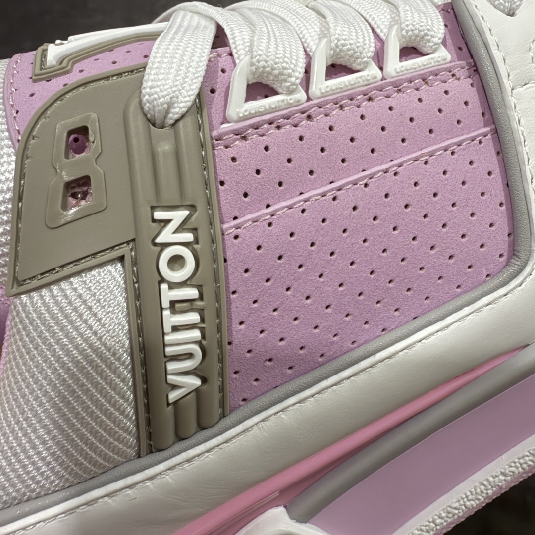 图片[3]-【专柜版/海淘代购版】 现货当天可取 LV Trainer系列高奢运动鞋 白粉 新款芯片顶级 潮人必备单品 同步ZP官网空胶工艺 鞋舌、挂饰均镶嵌NFC芯片感应装置 正确胶片断点式设计 中底正确还原原版油印字母比例 1：1原楦格板、楦头、刀磨全新升级！ 独家订制顶级压纹麂皮 原版开模TPU大底 质感原版一致 垫脚聚米微料加透气英伦网布 披靡市场任何版本！细节完美呈现！ 代购指定版本 全新升级最新双盒包装 扫码秒进官网！ 全套包装配件同比原版 尺码： 35-40-选品中心