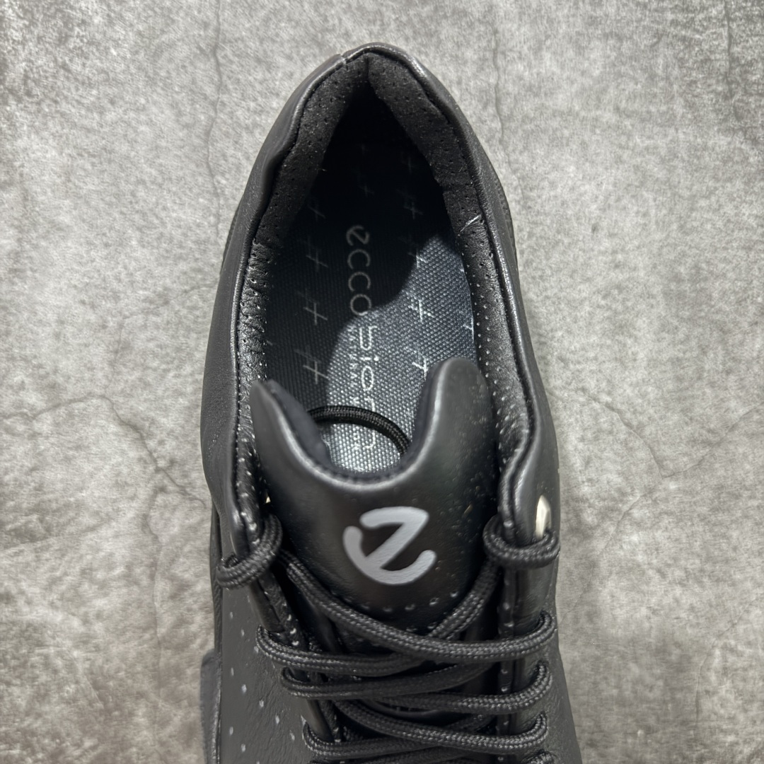 图片[8]-【渠道版】Ecco爱步健步系列牛皮透气低帮休闲运动鞋 15周年限定 纯黑色 渠道正单 非市场流通版本 配件齐全同步官方 配置全部拉满 独立私模开发 非市场通用大底 可对比细节字体 卡色多次校对无任何色差 头层纳帕软皮 裁片冲孔清洁度高 版型非常正 后跟 鞋头 鞋口 鞋舌整体弧度都基本与原版没差距 定制刺绣鞋带 手提袋 配件盒 官方一致 充正无压力 官方大2k+ 这里帮您省钱 尺码：39-45-选品中心