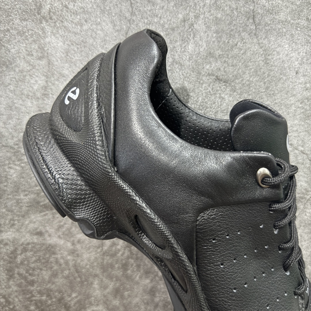 图片[7]-【渠道版】Ecco爱步健步系列牛皮透气低帮休闲运动鞋 15周年限定 纯黑色 渠道正单 非市场流通版本 配件齐全同步官方 配置全部拉满 独立私模开发 非市场通用大底 可对比细节字体 卡色多次校对无任何色差 头层纳帕软皮 裁片冲孔清洁度高 版型非常正 后跟 鞋头 鞋口 鞋舌整体弧度都基本与原版没差距 定制刺绣鞋带 手提袋 配件盒 官方一致 充正无压力 官方大2k+ 这里帮您省钱 尺码：39-45-选品中心