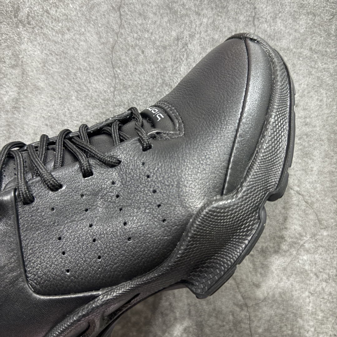 图片[6]-【渠道版】Ecco爱步健步系列牛皮透气低帮休闲运动鞋 15周年限定 纯黑色 渠道正单 非市场流通版本 配件齐全同步官方 配置全部拉满 独立私模开发 非市场通用大底 可对比细节字体 卡色多次校对无任何色差 头层纳帕软皮 裁片冲孔清洁度高 版型非常正 后跟 鞋头 鞋口 鞋舌整体弧度都基本与原版没差距 定制刺绣鞋带 手提袋 配件盒 官方一致 充正无压力 官方大2k+ 这里帮您省钱 尺码：39-45-选品中心