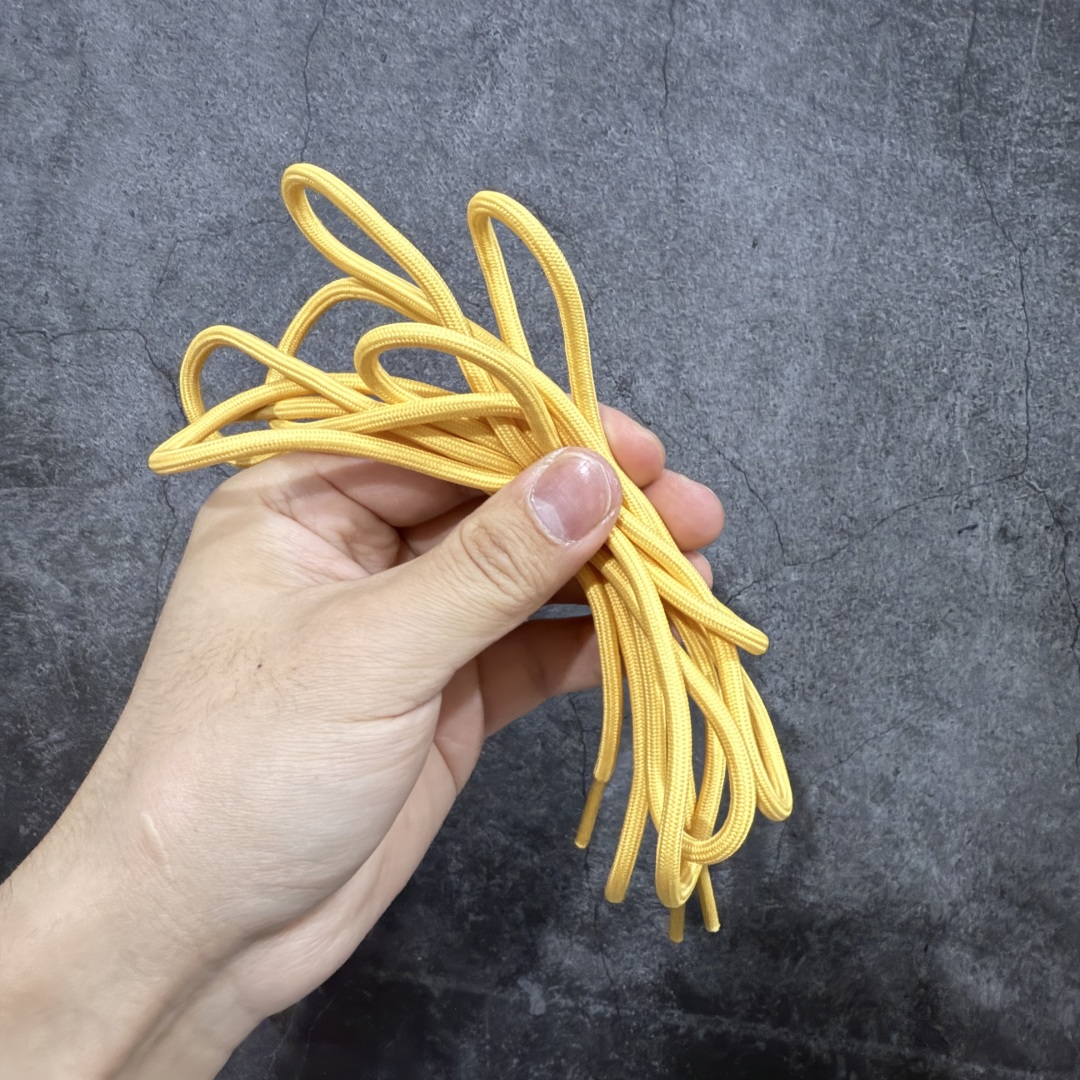 图片[13]-【渠道版】Ecco爱步健步系列牛皮透气低帮休闲运动鞋 15周年限定 纯黑色 渠道正单 非市场流通版本 配件齐全同步官方 配置全部拉满 独立私模开发 非市场通用大底 可对比细节字体 卡色多次校对无任何色差 头层纳帕软皮 裁片冲孔清洁度高 版型非常正 后跟 鞋头 鞋口 鞋舌整体弧度都基本与原版没差距 定制刺绣鞋带 手提袋 配件盒 官方一致 充正无压力 官方大2k+ 这里帮您省钱 尺码：39-45-选品中心