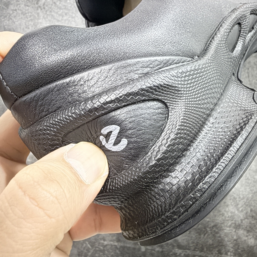 图片[3]-【渠道版】Ecco爱步健步系列牛皮透气低帮休闲运动鞋 15周年限定 纯黑色 渠道正单 非市场流通版本 配件齐全同步官方 配置全部拉满 独立私模开发 非市场通用大底 可对比细节字体 卡色多次校对无任何色差 头层纳帕软皮 裁片冲孔清洁度高 版型非常正 后跟 鞋头 鞋口 鞋舌整体弧度都基本与原版没差距 定制刺绣鞋带 手提袋 配件盒 官方一致 充正无压力 官方大2k+ 这里帮您省钱 尺码：39-45-选品中心