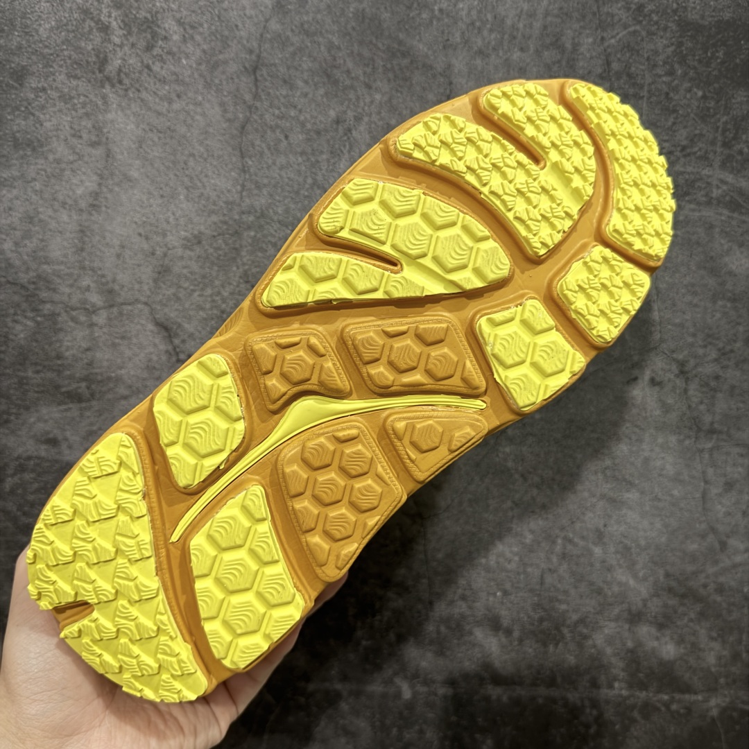 图片[9]-【公司级】HOKA ONE ONE Bondi B3 LS 运动舒适低帮跑步鞋 男女同款 高品质 原材料开发 邦代鞋头采用牛皮革材质 网面是MONO 纱材质 ，里面是蜂窝煤透气网眼定型。后跟设计采用皮革双缝线 ，HOKA经典的厚底设计。 鞋底采用EVA板材发泡 脚感舒适 减震耐磨透气跑步运动鞋 尺码 36 36.5 37.5 38 38.5 39 40 40.5 41 42 42.5 43 44 44.5 45 46 47-选品中心