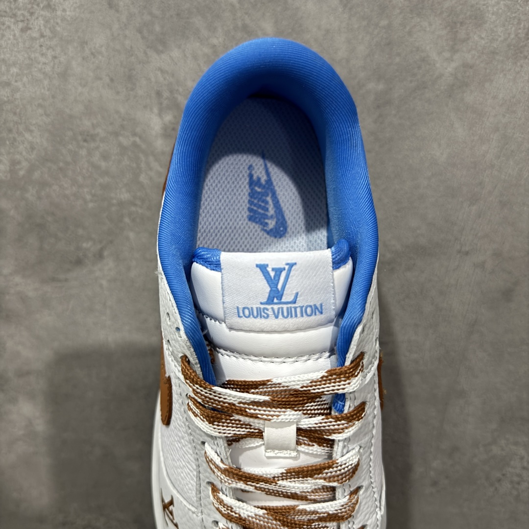 图片[8]-【定制版】Nike SB Dunk Low LV联名 白灰棕蓝 周年高端定制 低帮休闲板鞋  #定制鞋盒 大厂纯原品质出货 超高清洁度 皮料切割干净无任何毛边 细节完美 货号：SC0601-474  尺码：36 36.5 37.5 38 38.5 39 40 40.5 41 42 42.5 43 44 44.5 45-选品中心