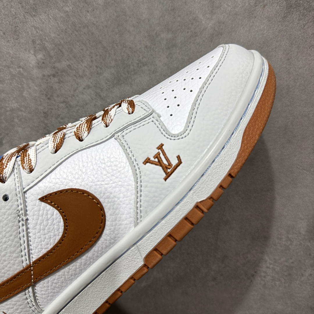 图片[6]-【定制版】Nike SB Dunk Low LV联名 白灰棕蓝 周年高端定制 低帮休闲板鞋  #定制鞋盒 大厂纯原品质出货 超高清洁度 皮料切割干净无任何毛边 细节完美 货号：SC0601-474  尺码：36 36.5 37.5 38 38.5 39 40 40.5 41 42 42.5 43 44 44.5 45-选品中心