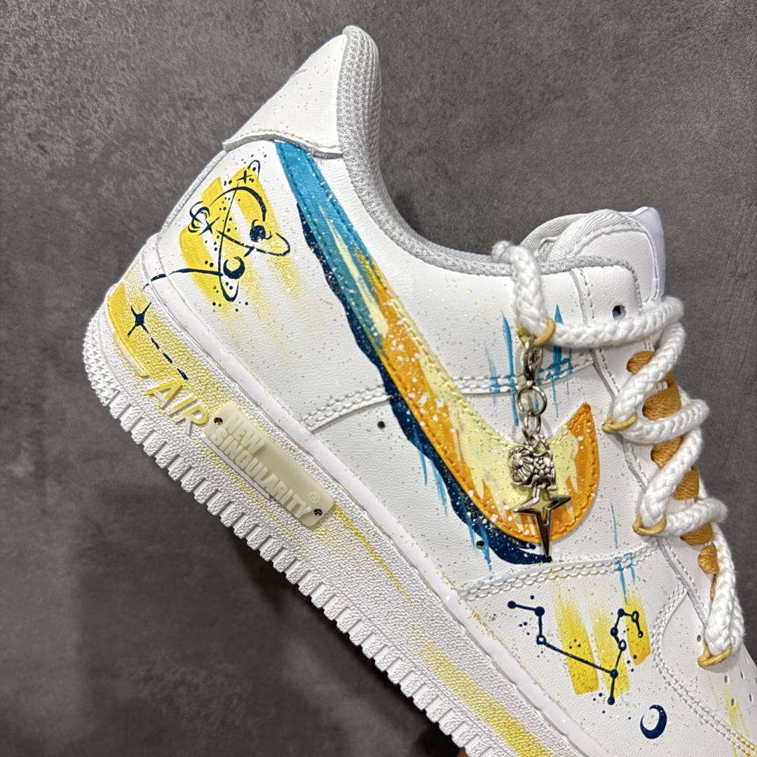 图片[7]-【定制版】Nike Air Force 1\’07 Low \”Leo\” 手绘涂鸦十二星座系列 狮子座 空军一号低帮休闲板鞋  #以狮子座为灵感核心。鞋身通过创意手绘，以牛皮革为载体，手绘涂鸦尽显个性，将狮子座元素巧妙融入，黄蓝等色彩交织如星芒闪耀。它不仅延续了 Air Force 1 舒适百搭的特质，更借由星座创意，为休闲穿搭注入独特的“狮子座”能量，成为彰显自我、兼具潮流与个性的吸睛单品 货号：星座723-822  尺码：36 36.5 37.5 38 38.5 39 40 40.5 41 42 42.5 43 44 44.5 45 编码：HXSA310320-选品中心