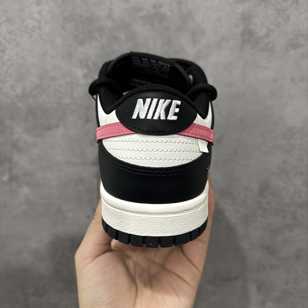 图片[4]-【YC版】Nike Dunk Low 黑莓粉黛 黑粉 当极简黑白遇见悸动粉黛，经典轮廓化身甜酷宣言，一抹温柔粉黛跃上Swoosh，如黑莓丛中绽开的绯色浪漫，甜酷交织，瞬间点亮视觉焦点。侧身「Remake」铭刻叛逆诗意，让经典重生为专属你的风格符号。从晨间咖啡馆到霓虹夜街头，以脚步书写浪漫叙事，穿搭自显高级存在感。 货号：BP0518-093 尺码：35.5 36 36.5 37.5 38 38.5 39 40 编码：HXSB310320-选品中心