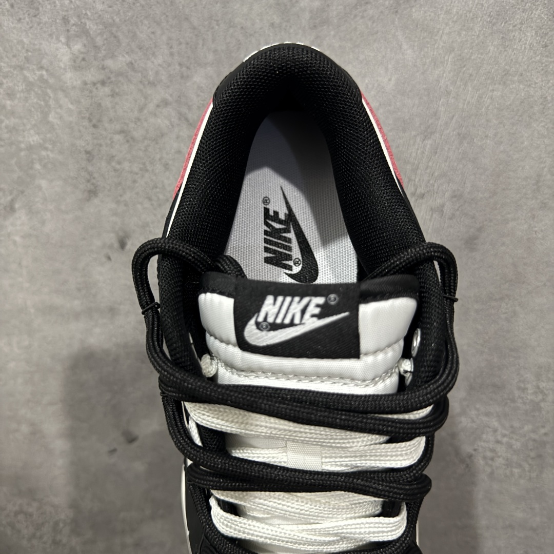 图片[8]-【YC版】Nike Dunk Low 黑莓粉黛 黑粉 当极简黑白遇见悸动粉黛，经典轮廓化身甜酷宣言，一抹温柔粉黛跃上Swoosh，如黑莓丛中绽开的绯色浪漫，甜酷交织，瞬间点亮视觉焦点。侧身「Remake」铭刻叛逆诗意，让经典重生为专属你的风格符号。从晨间咖啡馆到霓虹夜街头，以脚步书写浪漫叙事，穿搭自显高级存在感。 货号：BP0518-093 尺码：35.5 36 36.5 37.5 38 38.5 39 40 编码：HXSB310320-选品中心