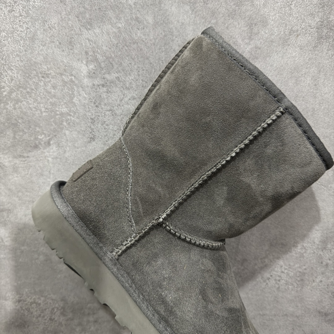 图片[7]-【顶级Y版】UGG 6223 中筒 经典秋冬羊皮毛一体雪地靴 小土豆 桑坡大厂直供 拒绝高利润 区别杀猪版本 隆丰A级澳洲进口羊皮毛一体 完全遵循ZP工艺流程 代工厂原厂版师 秉承无原鞋不开发选择 注重每一处细节 市面最正版型 TREADLITE\”轻翼\”科技外底 轻便/耐用/柔韧/桩型 翻毛皮鞋面 细腻亲肤再生聚酯纤维滚边 舒适易打理 保暖性佳 UGG plush™ 里衬和内底 茸软亲肤 舒适暖足 经典鞋型搭配轻盈厚底 稳稳拿捏秋冬出街时髦造型 Treadlite by UGG 轻翼大底 轻盈缓震 为双足减负 舒适轻便 助你轻松畅玩整天 尺码：35 36 37 38 39 40-选品中心