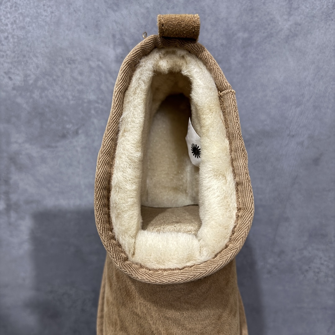 图片[8]-【顶级Y版】UGG 7391经典秋冬羊皮毛一体雪地靴 mini男鞋 桑坡大厂直供 拒绝高利润 区别杀猪版本 隆丰A级澳洲进口羊皮毛一体 完全遵循ZP工艺流程 代工厂原厂版师 秉承无原鞋不开发选择 注重每一处细节 市面最正版型 TREADLITE\”轻翼\”科技外底 轻便/耐用/柔韧/桩型 翻毛皮鞋面 细腻亲肤再生聚酯纤维滚边 舒适易打理 保暖性佳 UGG plush™ 里衬和内底 茸软亲肤 舒适暖足 经典鞋型搭配轻盈厚底 稳稳拿捏秋冬出街时髦造型 Treadlite by UGG 轻翼大底 轻盈缓震 为双足减负 舒适轻便 助你轻松畅玩整天 尺码：40 41 42 434 44 45-选品中心
