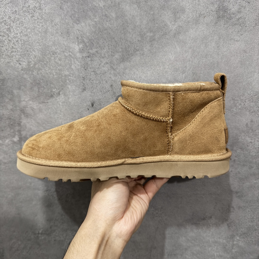 图片[2]-【顶级Y版】UGG 7391经典秋冬羊皮毛一体雪地靴 mini男鞋 桑坡大厂直供 拒绝高利润 区别杀猪版本 隆丰A级澳洲进口羊皮毛一体 完全遵循ZP工艺流程 代工厂原厂版师 秉承无原鞋不开发选择 注重每一处细节 市面最正版型 TREADLITE\”轻翼\”科技外底 轻便/耐用/柔韧/桩型 翻毛皮鞋面 细腻亲肤再生聚酯纤维滚边 舒适易打理 保暖性佳 UGG plush™ 里衬和内底 茸软亲肤 舒适暖足 经典鞋型搭配轻盈厚底 稳稳拿捏秋冬出街时髦造型 Treadlite by UGG 轻翼大底 轻盈缓震 为双足减负 舒适轻便 助你轻松畅玩整天 尺码：40 41 42 434 44 45-选品中心