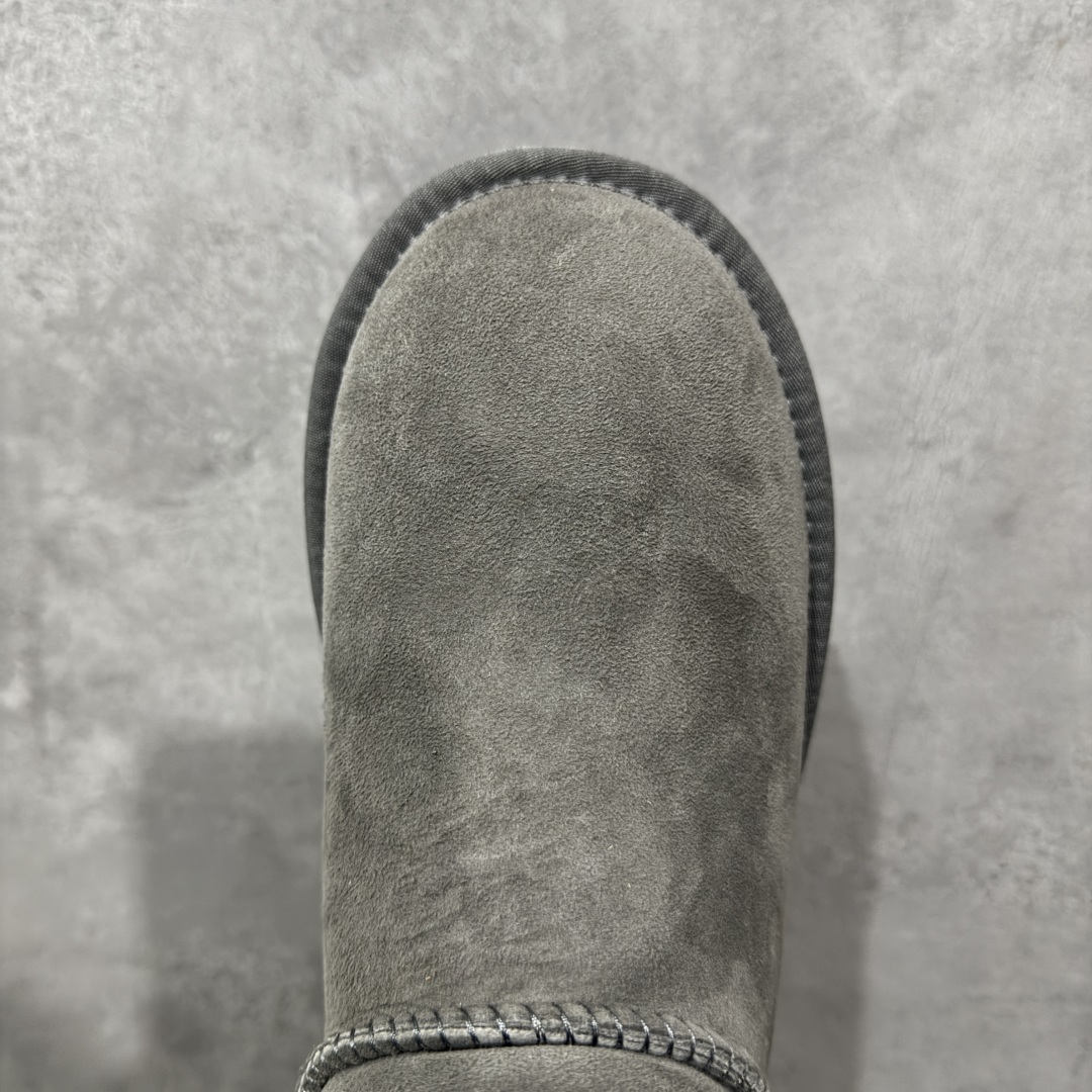 图片[5]-【顶级Y版】UGG 7391经典秋冬羊皮毛一体雪地靴 mini男鞋 桑坡大厂直供 拒绝高利润 区别杀猪版本 隆丰A级澳洲进口羊皮毛一体 完全遵循ZP工艺流程 代工厂原厂版师 秉承无原鞋不开发选择 注重每一处细节 市面最正版型 TREADLITE\”轻翼\”科技外底 轻便/耐用/柔韧/桩型 翻毛皮鞋面 细腻亲肤再生聚酯纤维滚边 舒适易打理 保暖性佳 UGG plush™ 里衬和内底 茸软亲肤 舒适暖足 经典鞋型搭配轻盈厚底 稳稳拿捏秋冬出街时髦造型 Treadlite by UGG 轻翼大底 轻盈缓震 为双足减负 舒适轻便 助你轻松畅玩整天 尺码：40 41 42 434 44 45-选品中心