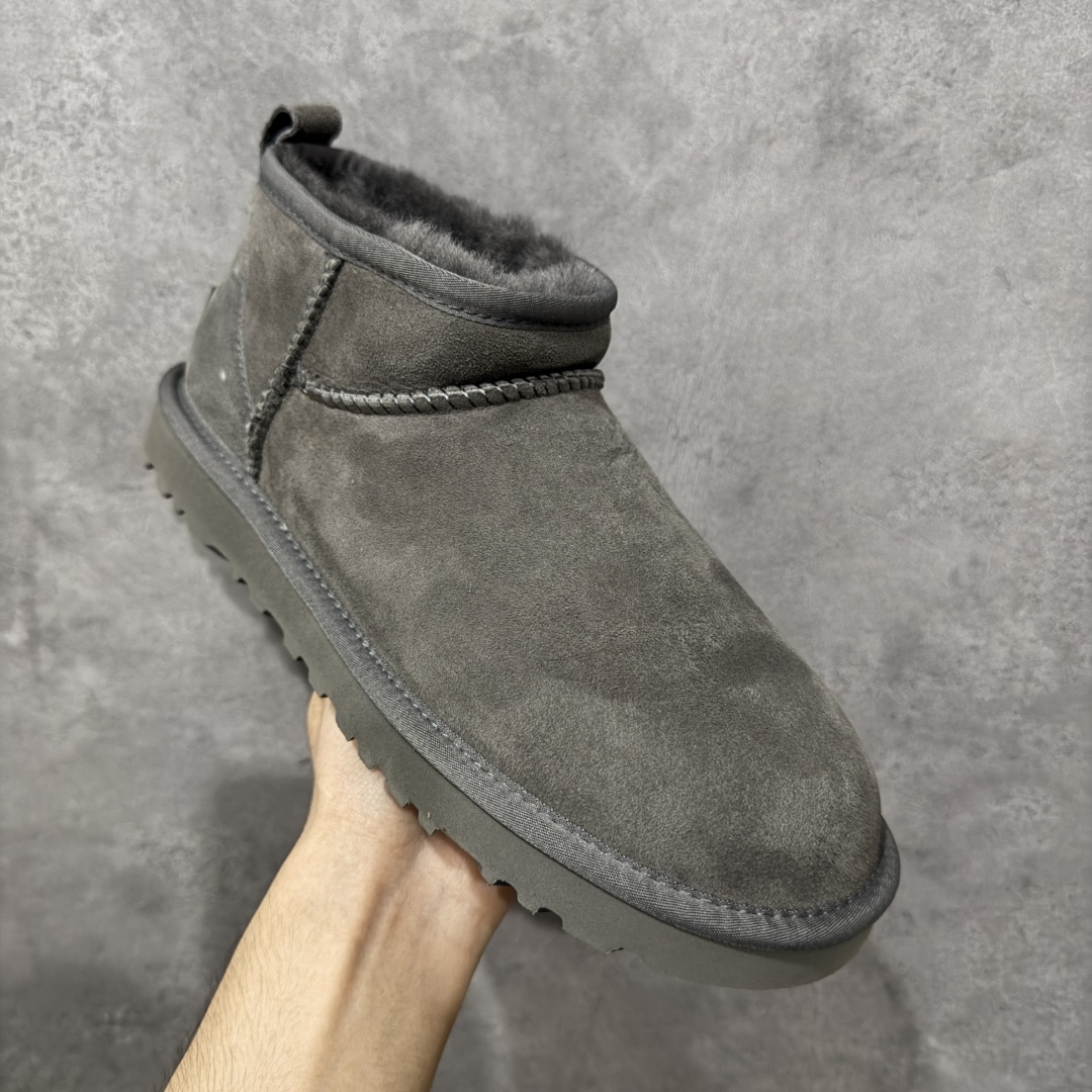 图片[3]-【顶级Y版】UGG 7391经典秋冬羊皮毛一体雪地靴 mini男鞋 桑坡大厂直供 拒绝高利润 区别杀猪版本 隆丰A级澳洲进口羊皮毛一体 完全遵循ZP工艺流程 代工厂原厂版师 秉承无原鞋不开发选择 注重每一处细节 市面最正版型 TREADLITE\”轻翼\”科技外底 轻便/耐用/柔韧/桩型 翻毛皮鞋面 细腻亲肤再生聚酯纤维滚边 舒适易打理 保暖性佳 UGG plush™ 里衬和内底 茸软亲肤 舒适暖足 经典鞋型搭配轻盈厚底 稳稳拿捏秋冬出街时髦造型 Treadlite by UGG 轻翼大底 轻盈缓震 为双足减负 舒适轻便 助你轻松畅玩整天 尺码：40 41 42 434 44 45-选品中心