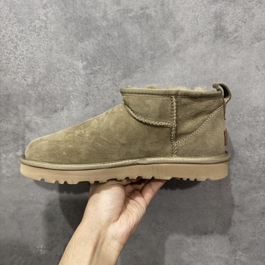 图片[2]-【顶级Y版】UGG 7391经典秋冬羊皮毛一体雪地靴 mini男鞋 桑坡大厂直供 拒绝高利润 区别杀猪版本 隆丰A级澳洲进口羊皮毛一体 完全遵循ZP工艺流程 代工厂原厂版师 秉承无原鞋不开发选择 注重每一处细节 市面最正版型 TREADLITE\”轻翼\”科技外底 轻便/耐用/柔韧/桩型 翻毛皮鞋面 细腻亲肤再生聚酯纤维滚边 舒适易打理 保暖性佳 UGG plush™ 里衬和内底 茸软亲肤 舒适暖足 经典鞋型搭配轻盈厚底 稳稳拿捏秋冬出街时髦造型 Treadlite by UGG 轻翼大底 轻盈缓震 为双足减负 舒适轻便 助你轻松畅玩整天 尺码：40 41 42 434 44 45-选品中心
