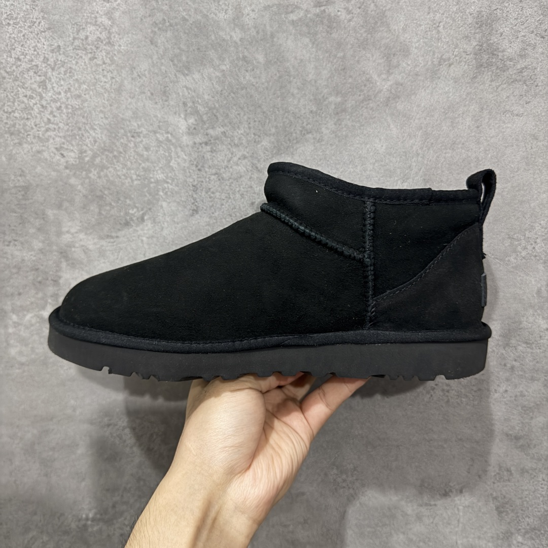 图片[2]-【顶级Y版】UGG 7391经典秋冬羊皮毛一体雪地靴 mini男鞋 桑坡大厂直供 拒绝高利润 区别杀猪版本 隆丰A级澳洲进口羊皮毛一体 完全遵循ZP工艺流程 代工厂原厂版师 秉承无原鞋不开发选择 注重每一处细节 市面最正版型 TREADLITE\”轻翼\”科技外底 轻便/耐用/柔韧/桩型 翻毛皮鞋面 细腻亲肤再生聚酯纤维滚边 舒适易打理 保暖性佳 UGG plush™ 里衬和内底 茸软亲肤 舒适暖足 经典鞋型搭配轻盈厚底 稳稳拿捏秋冬出街时髦造型 Treadlite by UGG 轻翼大底 轻盈缓震 为双足减负 舒适轻便 助你轻松畅玩整天 尺码：40 41 42 434 44 45-选品中心