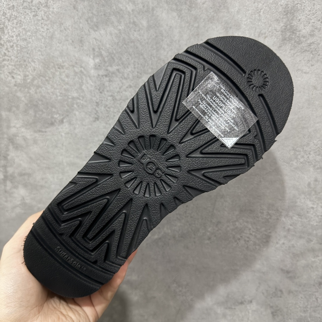 图片[9]-【顶级Y版】UGG 7391经典秋冬羊皮毛一体雪地靴 mini男鞋 桑坡大厂直供 拒绝高利润 区别杀猪版本 隆丰A级澳洲进口羊皮毛一体 完全遵循ZP工艺流程 代工厂原厂版师 秉承无原鞋不开发选择 注重每一处细节 市面最正版型 TREADLITE\”轻翼\”科技外底 轻便/耐用/柔韧/桩型 翻毛皮鞋面 细腻亲肤再生聚酯纤维滚边 舒适易打理 保暖性佳 UGG plush™ 里衬和内底 茸软亲肤 舒适暖足 经典鞋型搭配轻盈厚底 稳稳拿捏秋冬出街时髦造型 Treadlite by UGG 轻翼大底 轻盈缓震 为双足减负 舒适轻便 助你轻松畅玩整天 尺码：40 41 42 434 44 45-选品中心