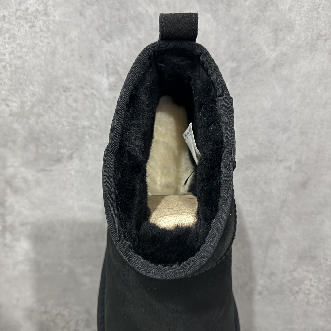 图片[8]-【顶级Y版】UGG 7391经典秋冬羊皮毛一体雪地靴 mini男鞋 桑坡大厂直供 拒绝高利润 区别杀猪版本 隆丰A级澳洲进口羊皮毛一体 完全遵循ZP工艺流程 代工厂原厂版师 秉承无原鞋不开发选择 注重每一处细节 市面最正版型 TREADLITE\”轻翼\”科技外底 轻便/耐用/柔韧/桩型 翻毛皮鞋面 细腻亲肤再生聚酯纤维滚边 舒适易打理 保暖性佳 UGG plush™ 里衬和内底 茸软亲肤 舒适暖足 经典鞋型搭配轻盈厚底 稳稳拿捏秋冬出街时髦造型 Treadlite by UGG 轻翼大底 轻盈缓震 为双足减负 舒适轻便 助你轻松畅玩整天 尺码：40 41 42 434 44 45-选品中心