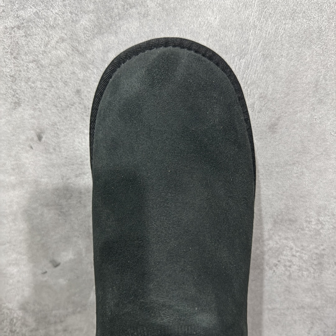 图片[5]-【顶级Y版】UGG 2072经典秋冬羊皮毛一体雪地靴 短筒男鞋 桑坡大厂直供 拒绝高利润 区别杀猪版本 隆丰A级澳洲进口羊皮毛一体 完全遵循ZP工艺流程 代工厂原厂版师 秉承无原鞋不开发选择 注重每一处细节 市面最正版型 TREADLITE\”轻翼\”科技外底 轻便/耐用/柔韧/桩型 翻毛皮鞋面 细腻亲肤再生聚酯纤维滚边 舒适易打理 保暖性佳 UGG plush™ 里衬和内底 茸软亲肤 舒适暖足 经典鞋型搭配轻盈厚底 稳稳拿捏秋冬出街时髦造型 Treadlite by UGG 轻翼大底 轻盈缓震 为双足减负 舒适轻便 助你轻松畅玩整天 尺码：40 41 42 434 44 45-选品中心