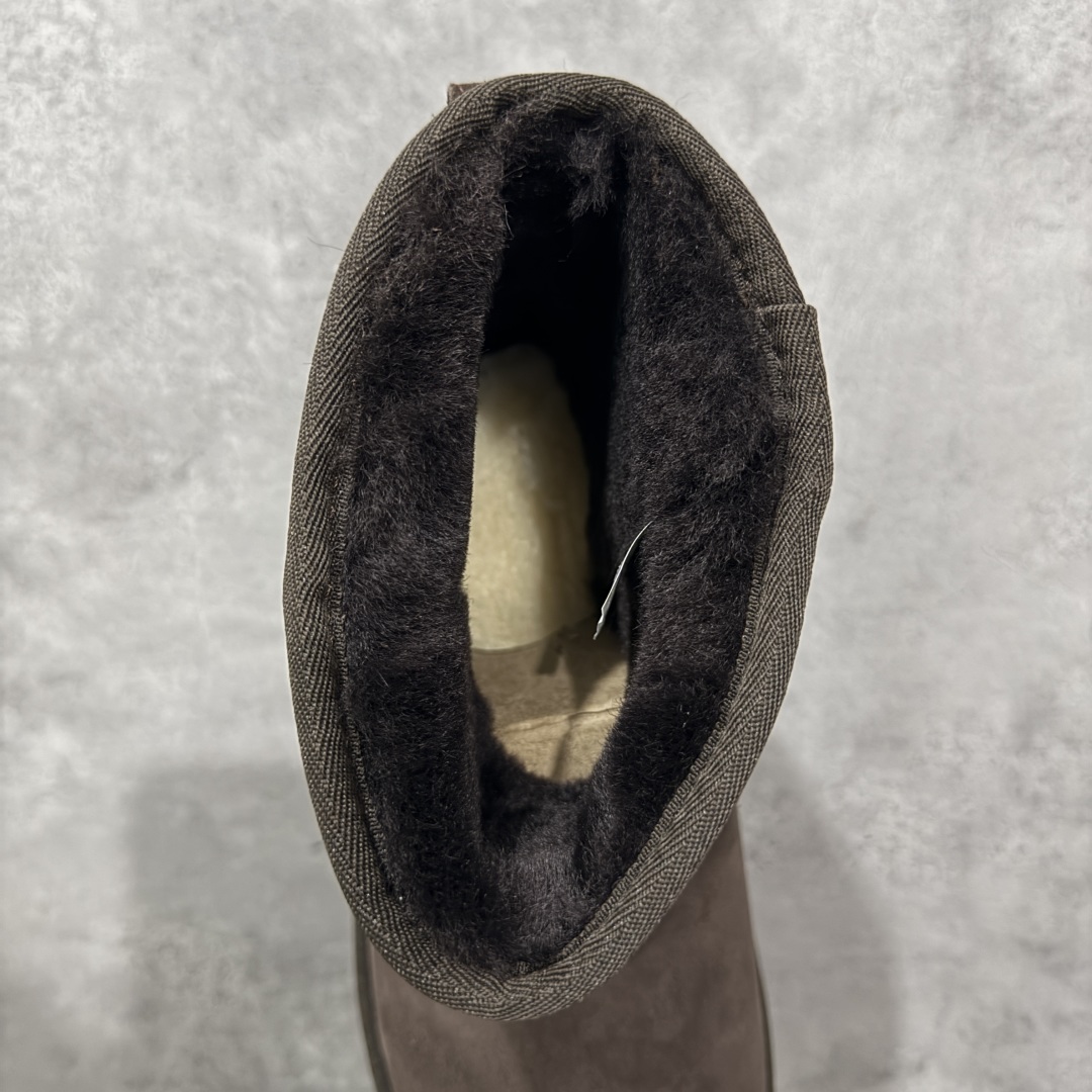 图片[8]-【顶级Y版】UGG 2072经典秋冬羊皮毛一体雪地靴 短筒男鞋 桑坡大厂直供 拒绝高利润 区别杀猪版本 隆丰A级澳洲进口羊皮毛一体 完全遵循ZP工艺流程 代工厂原厂版师 秉承无原鞋不开发选择 注重每一处细节 市面最正版型 TREADLITE\”轻翼\”科技外底 轻便/耐用/柔韧/桩型 翻毛皮鞋面 细腻亲肤再生聚酯纤维滚边 舒适易打理 保暖性佳 UGG plush™ 里衬和内底 茸软亲肤 舒适暖足 经典鞋型搭配轻盈厚底 稳稳拿捏秋冬出街时髦造型 Treadlite by UGG 轻翼大底 轻盈缓震 为双足减负 舒适轻便 助你轻松畅玩整天 尺码：40 41 42 434 44 45-选品中心