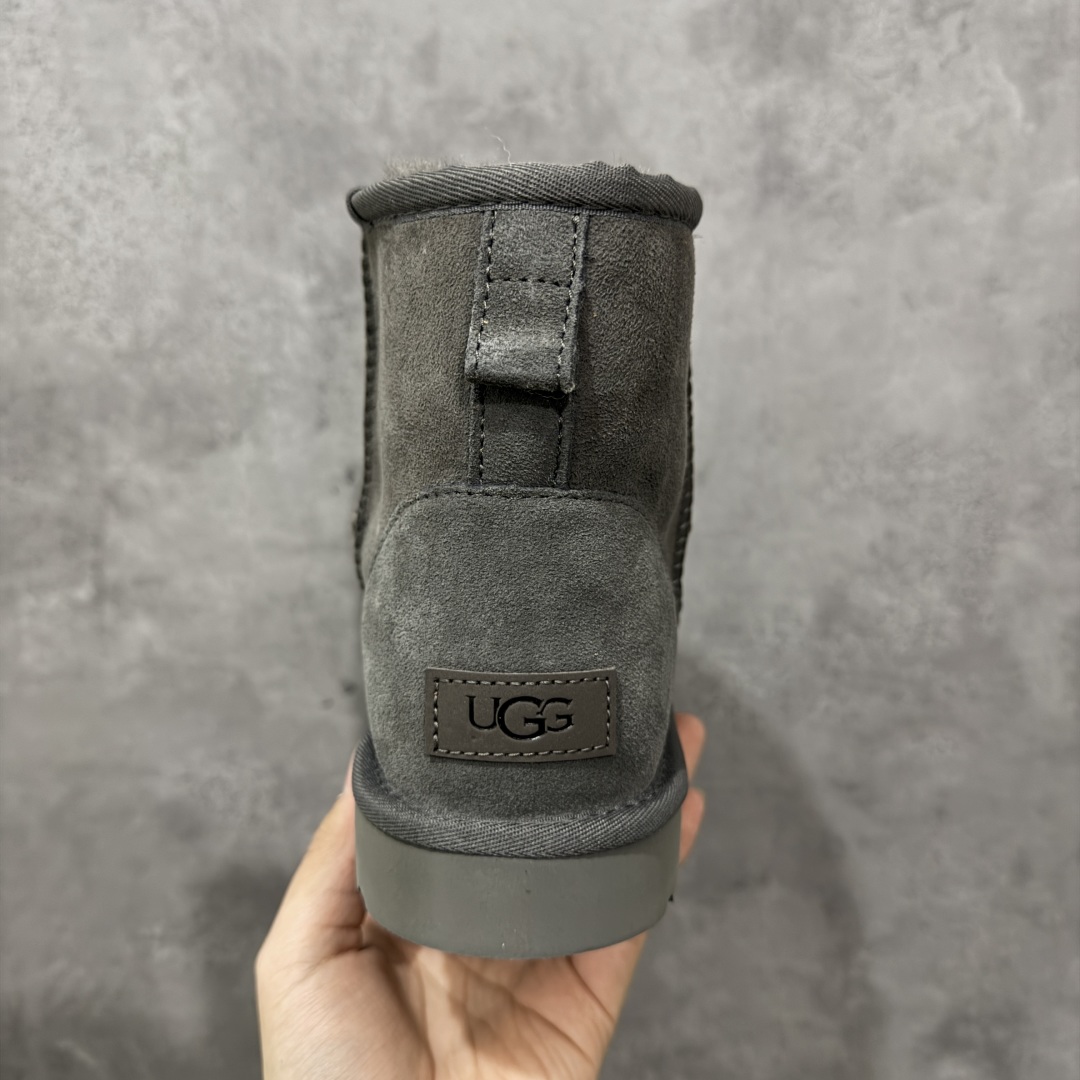图片[4]-【顶级Y版】UGG 2072经典秋冬羊皮毛一体雪地靴 短筒男鞋 桑坡大厂直供 拒绝高利润 区别杀猪版本 隆丰A级澳洲进口羊皮毛一体 完全遵循ZP工艺流程 代工厂原厂版师 秉承无原鞋不开发选择 注重每一处细节 市面最正版型 TREADLITE\”轻翼\”科技外底 轻便/耐用/柔韧/桩型 翻毛皮鞋面 细腻亲肤再生聚酯纤维滚边 舒适易打理 保暖性佳 UGG plush™ 里衬和内底 茸软亲肤 舒适暖足 经典鞋型搭配轻盈厚底 稳稳拿捏秋冬出街时髦造型 Treadlite by UGG 轻翼大底 轻盈缓震 为双足减负 舒适轻便 助你轻松畅玩整天 尺码：40 41 42 434 44 45-选品中心