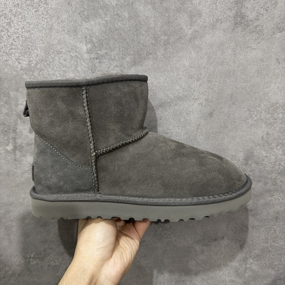 【顶级Y版】UGG 2072经典秋冬羊皮毛一体雪地靴 短筒男鞋 桑坡大厂直供 拒绝高利润 区别杀猪版本 隆丰A级澳洲进口羊皮毛一体 完全遵循ZP工艺流程 代工厂原厂版师 秉承无原鞋不开发选择 注重每一处细节 市面最正版型 TREADLITE\
