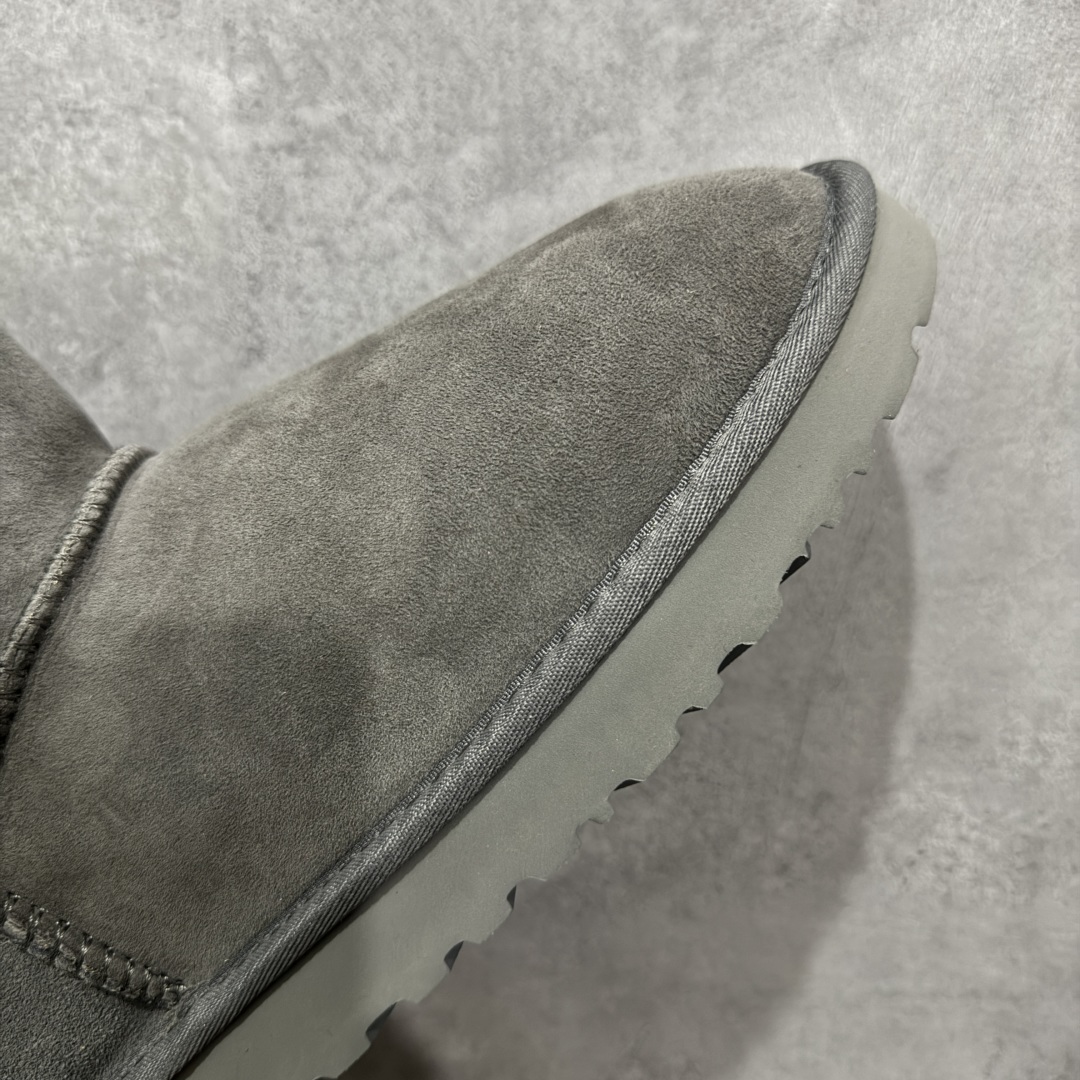 图片[6]-【顶级Y版】UGG 2072经典秋冬羊皮毛一体雪地靴 短筒男鞋 桑坡大厂直供 拒绝高利润 区别杀猪版本 隆丰A级澳洲进口羊皮毛一体 完全遵循ZP工艺流程 代工厂原厂版师 秉承无原鞋不开发选择 注重每一处细节 市面最正版型 TREADLITE\”轻翼\”科技外底 轻便/耐用/柔韧/桩型 翻毛皮鞋面 细腻亲肤再生聚酯纤维滚边 舒适易打理 保暖性佳 UGG plush™ 里衬和内底 茸软亲肤 舒适暖足 经典鞋型搭配轻盈厚底 稳稳拿捏秋冬出街时髦造型 Treadlite by UGG 轻翼大底 轻盈缓震 为双足减负 舒适轻便 助你轻松畅玩整天 尺码：40 41 42 434 44 45-选品中心