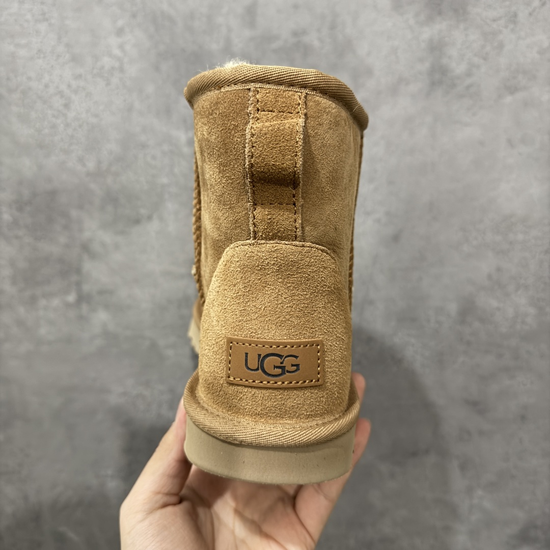 图片[4]-【顶级Y版】UGG 2072经典秋冬羊皮毛一体雪地靴 短筒男鞋 桑坡大厂直供 拒绝高利润 区别杀猪版本 隆丰A级澳洲进口羊皮毛一体 完全遵循ZP工艺流程 代工厂原厂版师 秉承无原鞋不开发选择 注重每一处细节 市面最正版型 TREADLITE\”轻翼\”科技外底 轻便/耐用/柔韧/桩型 翻毛皮鞋面 细腻亲肤再生聚酯纤维滚边 舒适易打理 保暖性佳 UGG plush™ 里衬和内底 茸软亲肤 舒适暖足 经典鞋型搭配轻盈厚底 稳稳拿捏秋冬出街时髦造型 Treadlite by UGG 轻翼大底 轻盈缓震 为双足减负 舒适轻便 助你轻松畅玩整天 尺码：40 41 42 434 44 45-选品中心