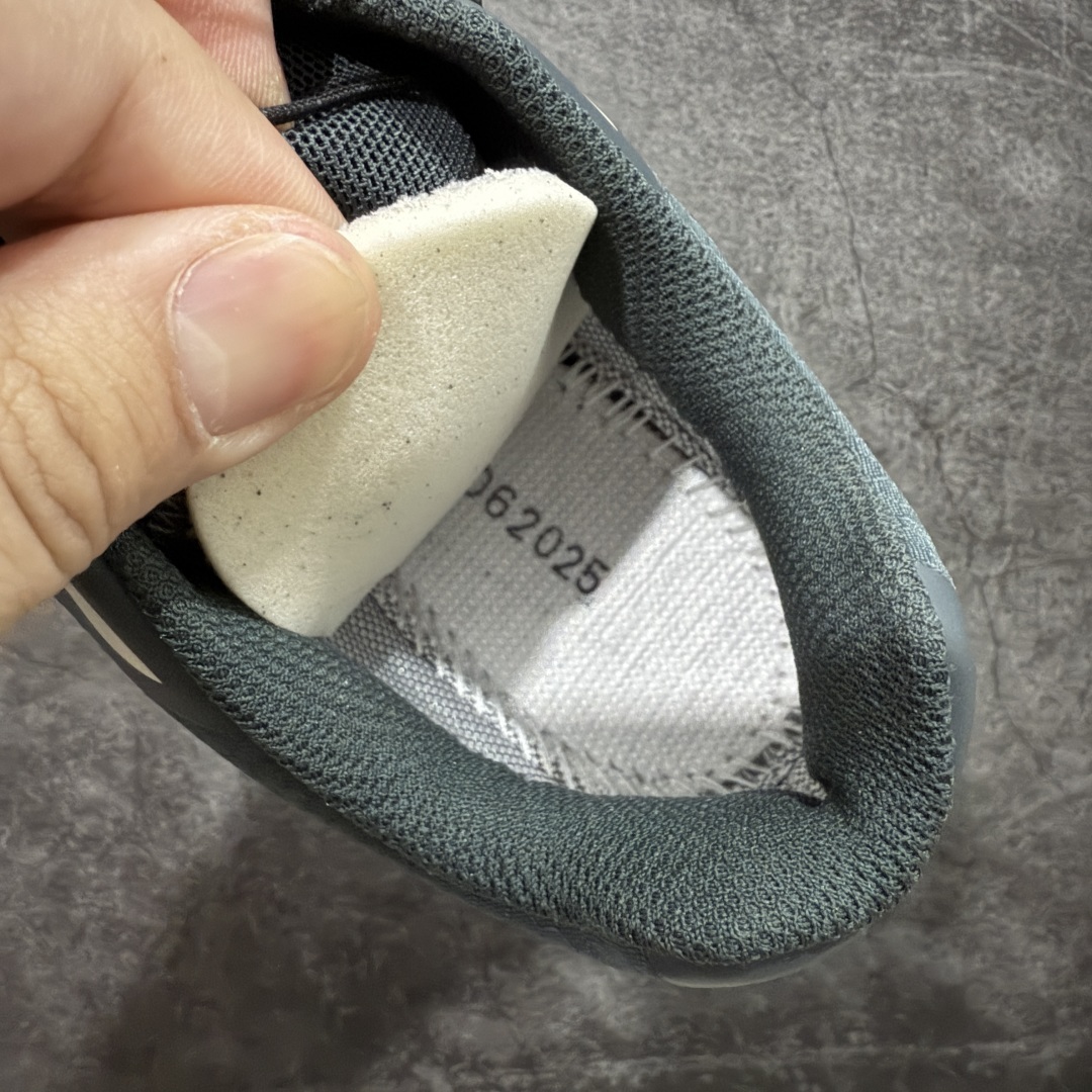 图片[9]-【绿X版】 Salomon XT-6 Gore-Tex GTX防水款 萨洛蒙复古潮流户外机能登山跑鞋 灰银 元祖灰 475813 纯原外贸平台特供订单 耗时半年巨作 全套原纸板楦头开发 原厂特供网布配套加持 确保原汁原味 完美呈现版型 原档数据独家私模五层组合大底 男女鞋同步官方开发至46.5 原装Ortholite轻量化鞋垫 中底布带钢印编号 原厂TPU锁扣 进口港宝加持 后跟自然饱满 还原公司包裹性 鞋面以“锯齿”状的包裹系统呈现 在基色底之下加入了各种色点缀 将公司的最新技术和时尚前卫的造型融入耐用的长跑款式中 鞋面由 TPU 薄膜制成 并焊接在高耐磨网眼上 使其既时尚又坚固 由 ACS底盘支撑 可增强稳定性和支撑力 以及由橡胶凸耳 Contragrip外底覆盖的 EVA 缓冲中底 旨在应对崎岖的地形 鞋舌上的彩色Salomon 标签、Quicklace 系统以及鞋头、鞋舌和鞋跟上的附加品牌使细节更加完美 让穿着者可以轻松驾驭户外与通勤下的任何运动生活场景 无缝鞋身户外随意纵横 颜值与脚感兼备 出街通勤 绝对非常吸睛 你值得拥有 尺码：36 36.5 37.5 38 38.5 39 40 40.5 41 42 42.5 43 44 44.5 45 46 46.5-选品中心