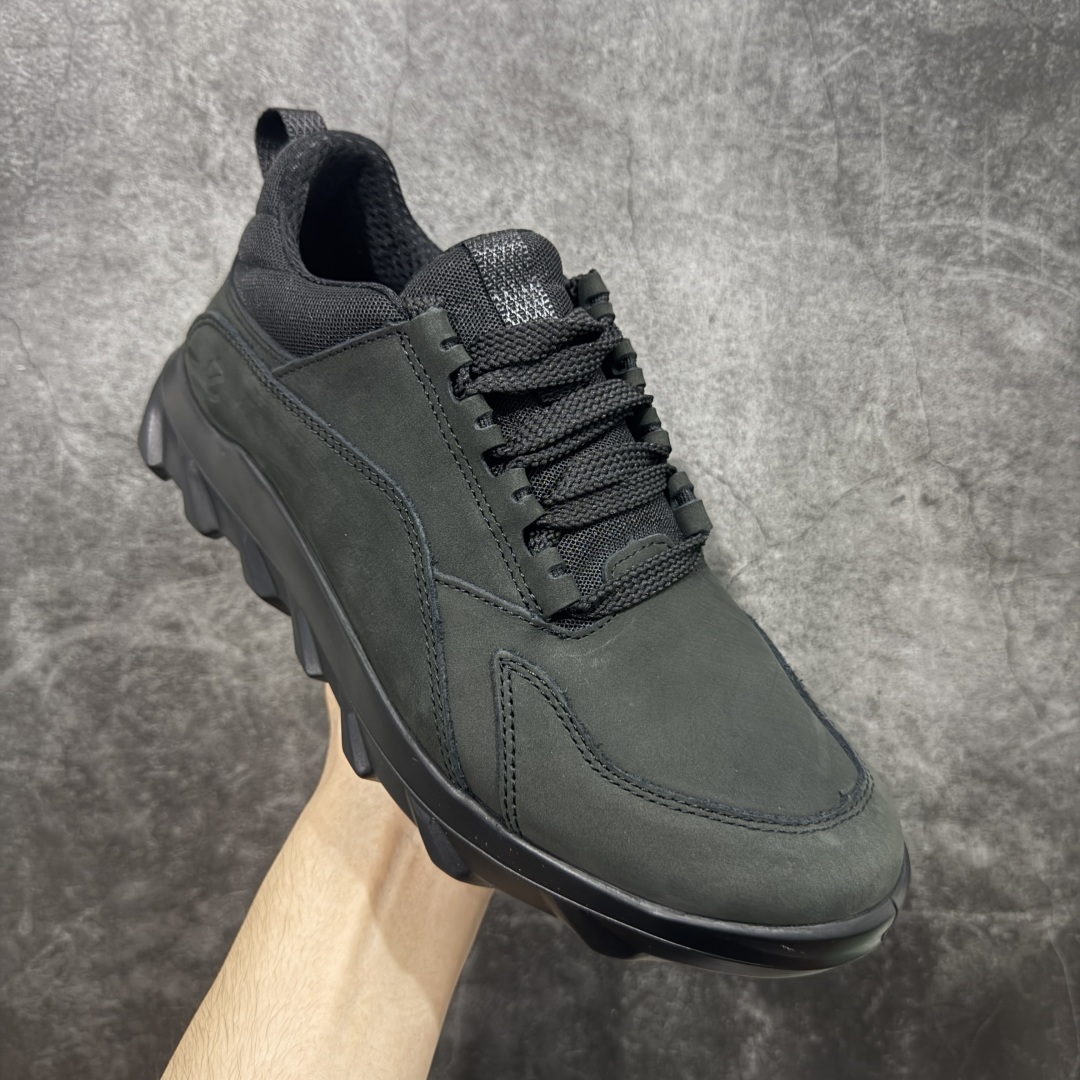 图片[3]-【公司级】Ecco爱步驱动牛皮革圆头舒适系带低帮生活休闲鞋 ECCO以三大核心特征为依托：北欧设计风格、鞋履制作、积极的生活方式。北欧设计风格：北欧设计特点是独特、有格调、实用和简约，并且品质优良。鞋履制作：ECCO钟爱鞋履制作以及一切与鞋履制作相关的事物。积极的生活方式：ECCO的创始人希望制作出的鞋履无需磨合，即可完美贴合脚型，帮助人们享受行走的乐趣。ECCO的成功源自其产品质量和创新的技术水平，恪守“鞋遵循双足”的设计理念，将的舒适度和风格融为一体。ECCO跑遍全世界寻找创新的原料。从制革制鞋一体化的设置，源头上控制皮革质量，确保对人体无害。 尺码：38 39 40 41 42 43 44 （皮鞋码）-选品中心