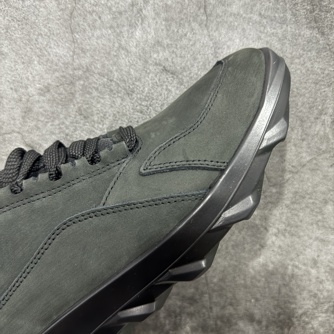 图片[6]-【公司级】Ecco爱步驱动牛皮革圆头舒适系带低帮生活休闲鞋 ECCO以三大核心特征为依托：北欧设计风格、鞋履制作、积极的生活方式。北欧设计风格：北欧设计特点是独特、有格调、实用和简约，并且品质优良。鞋履制作：ECCO钟爱鞋履制作以及一切与鞋履制作相关的事物。积极的生活方式：ECCO的创始人希望制作出的鞋履无需磨合，即可完美贴合脚型，帮助人们享受行走的乐趣。ECCO的成功源自其产品质量和创新的技术水平，恪守“鞋遵循双足”的设计理念，将的舒适度和风格融为一体。ECCO跑遍全世界寻找创新的原料。从制革制鞋一体化的设置，源头上控制皮革质量，确保对人体无害。 尺码：38 39 40 41 42 43 44 （皮鞋码）-选品中心