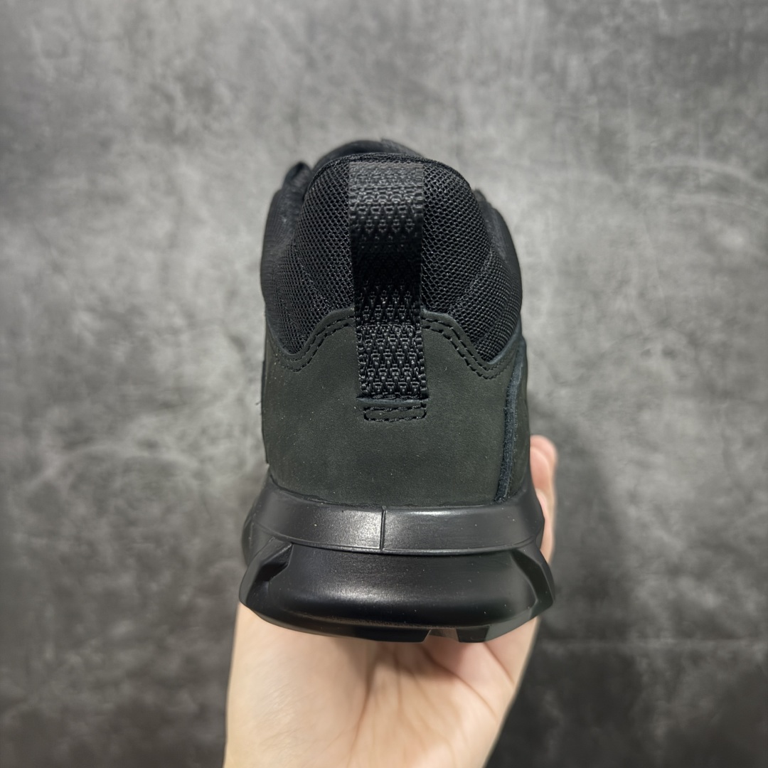 图片[4]-【公司级】Ecco爱步驱动牛皮革圆头舒适系带低帮生活休闲鞋 ECCO以三大核心特征为依托：北欧设计风格、鞋履制作、积极的生活方式。北欧设计风格：北欧设计特点是独特、有格调、实用和简约，并且品质优良。鞋履制作：ECCO钟爱鞋履制作以及一切与鞋履制作相关的事物。积极的生活方式：ECCO的创始人希望制作出的鞋履无需磨合，即可完美贴合脚型，帮助人们享受行走的乐趣。ECCO的成功源自其产品质量和创新的技术水平，恪守“鞋遵循双足”的设计理念，将的舒适度和风格融为一体。ECCO跑遍全世界寻找创新的原料。从制革制鞋一体化的设置，源头上控制皮革质量，确保对人体无害。 尺码：38 39 40 41 42 43 44 （皮鞋码）-选品中心