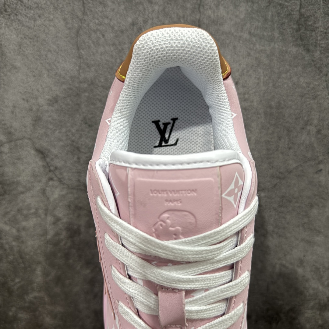 图片[8]-【外贸专供版】Nigo x Louis Vuitton LV联名款 阿甘 低帮运动休闲鞋 大厂出品 品质板正 此次系列包括从简约风格的运动鞋到引人注目的跑鞋 LV 以其标志性的厚底和现代美学脱颖而出 而其他款式则采用了奢华的麂皮 皮革和帆布等材质 一些运动鞋设计富有未来感 强调功能性与舒适性 并向运动风格的奢华鞋履迈进 每个细节都按原版1：1开发 面料 头层皮 内里 进口透气网里 鞋底原版开模防滑TPU材质 底厚3CM 尺码：36 37 38 39 40 41 42 43 44 45 46-选品中心