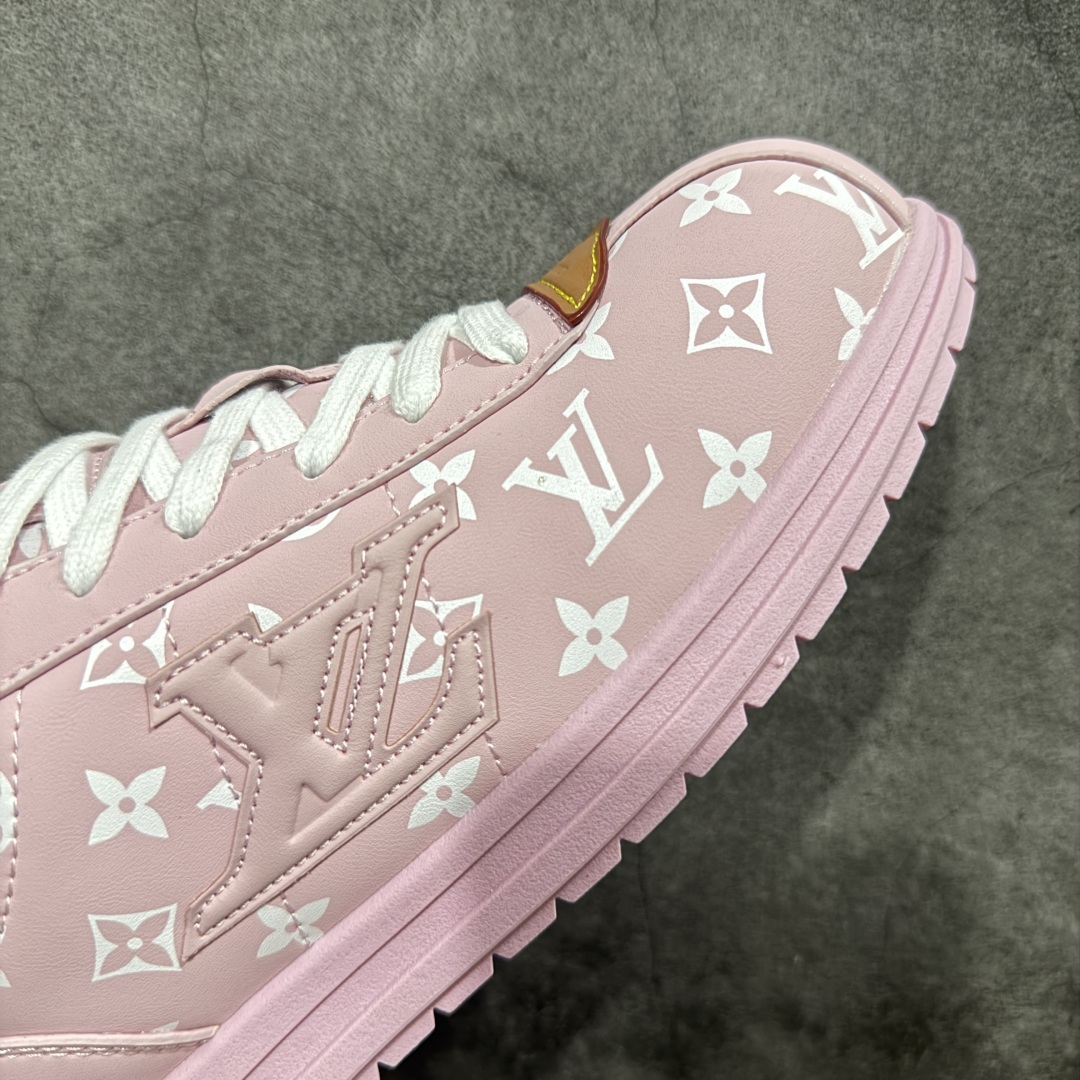 图片[6]-【外贸专供版】Nigo x Louis Vuitton LV联名款 阿甘 低帮运动休闲鞋 大厂出品 品质板正 此次系列包括从简约风格的运动鞋到引人注目的跑鞋 LV 以其标志性的厚底和现代美学脱颖而出 而其他款式则采用了奢华的麂皮 皮革和帆布等材质 一些运动鞋设计富有未来感 强调功能性与舒适性 并向运动风格的奢华鞋履迈进 每个细节都按原版1：1开发 面料 头层皮 内里 进口透气网里 鞋底原版开模防滑TPU材质 底厚3CM 尺码：36 37 38 39 40 41 42 43 44 45 46-选品中心