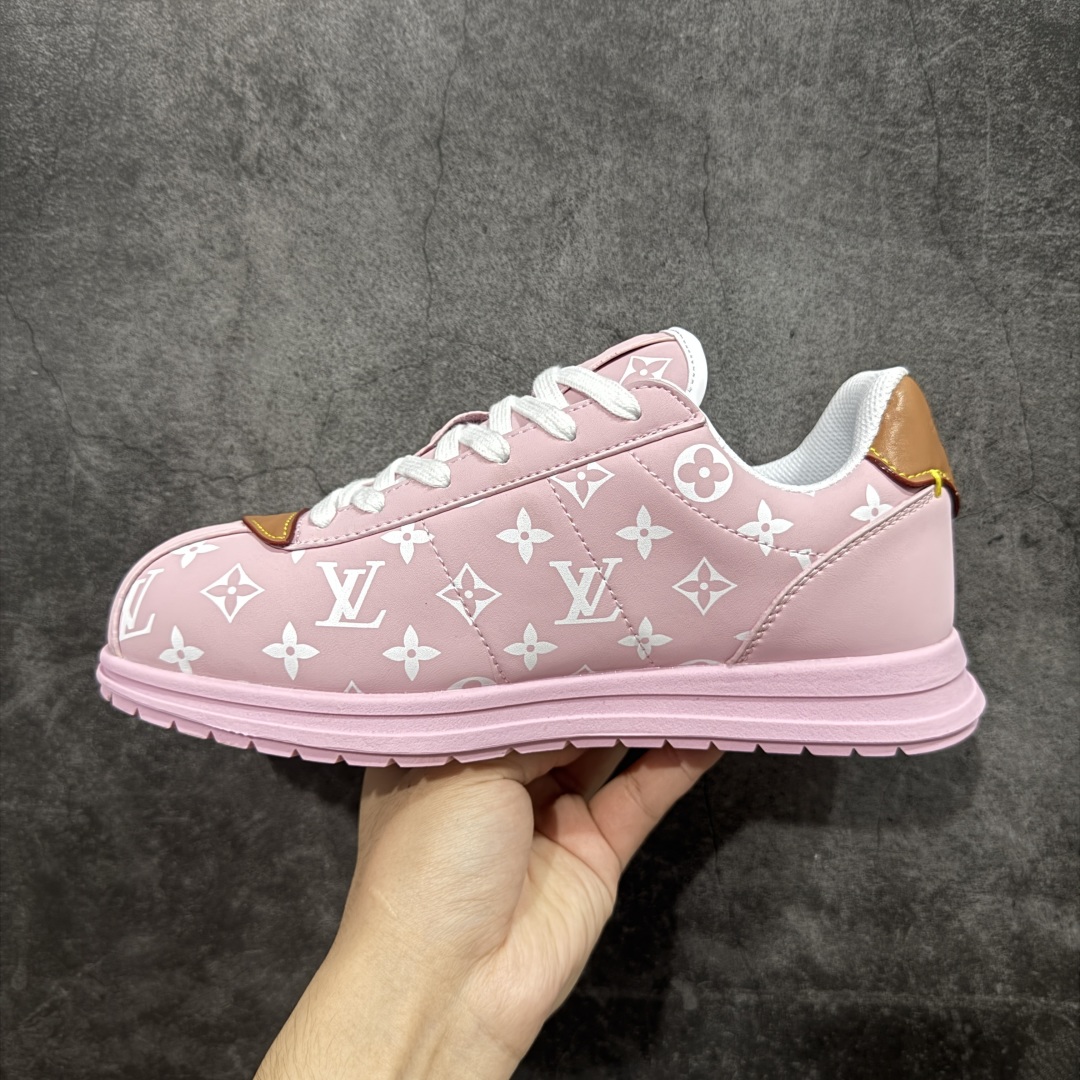 图片[2]-【外贸专供版】Nigo x Louis Vuitton LV联名款 阿甘 低帮运动休闲鞋 大厂出品 品质板正 此次系列包括从简约风格的运动鞋到引人注目的跑鞋 LV 以其标志性的厚底和现代美学脱颖而出 而其他款式则采用了奢华的麂皮 皮革和帆布等材质 一些运动鞋设计富有未来感 强调功能性与舒适性 并向运动风格的奢华鞋履迈进 每个细节都按原版1：1开发 面料 头层皮 内里 进口透气网里 鞋底原版开模防滑TPU材质 底厚3CM 尺码：36 37 38 39 40 41 42 43 44 45 46-选品中心