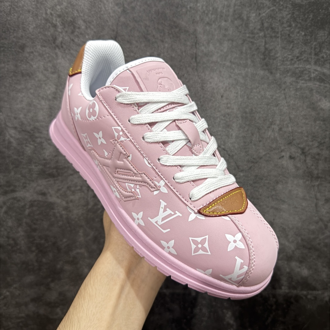 图片[3]-【外贸专供版】Nigo x Louis Vuitton LV联名款 阿甘 低帮运动休闲鞋 大厂出品 品质板正 此次系列包括从简约风格的运动鞋到引人注目的跑鞋 LV 以其标志性的厚底和现代美学脱颖而出 而其他款式则采用了奢华的麂皮 皮革和帆布等材质 一些运动鞋设计富有未来感 强调功能性与舒适性 并向运动风格的奢华鞋履迈进 每个细节都按原版1：1开发 面料 头层皮 内里 进口透气网里 鞋底原版开模防滑TPU材质 底厚3CM 尺码：36 37 38 39 40 41 42 43 44 45 46-选品中心