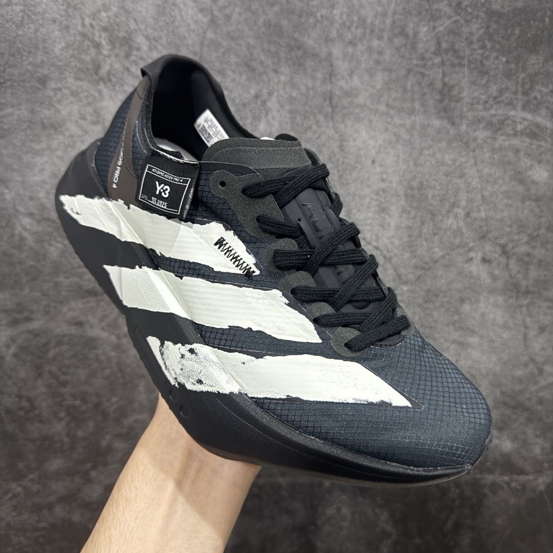 图片[3]-【公司级】Y-3 Adizero Adios 9 时尚简约舒适潮流 织物耐磨低帮跑步鞋 JR6655 Y-3，这个由世界顶级设计师山本耀司（YohjiYamamoto）担任创意总监与adidas合作的全新品牌正式于2006春夏进入中国。品牌的Y代表YohjiYamamoto，而3则代表adidas三条线的logo。创意总监山本耀司将其个人品牌的简洁、极具设计感的风格融入Y-3，完美地给我们展现一个高档时尚的运动品牌形象。朴实与冷静是Y-3的基本形象概念。Y-3的时尚本质是运动的，被誉为“黑色魔法师\”的山本耀司使传统运动品牌adidas赫然跃上了Fashion的版面，运动装从此也登上大雅之堂。 尺码：35.5 36 36.5 37 38 38.5 39 40 40.5 41 42 42.5 43 44 44.5 45-选品中心