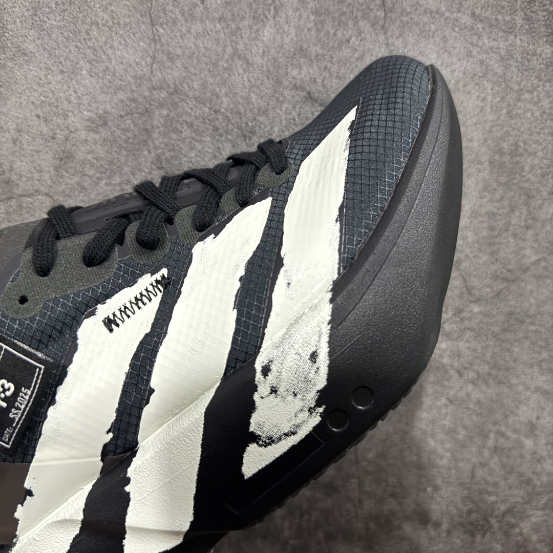 图片[6]-【公司级】Y-3 Adizero Adios 9 时尚简约舒适潮流 织物耐磨低帮跑步鞋 JR6655 Y-3，这个由世界顶级设计师山本耀司（YohjiYamamoto）担任创意总监与adidas合作的全新品牌正式于2006春夏进入中国。品牌的Y代表YohjiYamamoto，而3则代表adidas三条线的logo。创意总监山本耀司将其个人品牌的简洁、极具设计感的风格融入Y-3，完美地给我们展现一个高档时尚的运动品牌形象。朴实与冷静是Y-3的基本形象概念。Y-3的时尚本质是运动的，被誉为“黑色魔法师\”的山本耀司使传统运动品牌adidas赫然跃上了Fashion的版面，运动装从此也登上大雅之堂。 尺码：35.5 36 36.5 37 38 38.5 39 40 40.5 41 42 42.5 43 44 44.5 45-选品中心