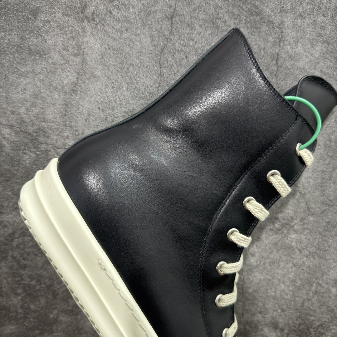 图片[7]-【莞顶渠道】RO瑞克 欧文斯Rick owens 高帮皮面 进口原料牛皮 莞产超级顶货 新配色陆续上架 产品只会越做越漂亮💯 鞋头采用原版一致工艺 又翘又歪的效果目前这个技术市面上的任何版本都达不到这个效果 私模开发 细节一步到位不敢说百分百💯保证有百分之98还原 慢工出细活 好的产品不怕晚 这次的开发针对艺术家 收藏家 高品质 的人群 水染粒面小牛皮材质，和针车间距都是极致还原！ 顶级头层的小牛皮，质感无敌，奢侈品的触感！ 定制品牌logo的拉链！超大一比一规格礼盒装，重达3斤以上，外加定制欧文斯保护盒！ 配有日文、英文，双语种配件卡片！细节诠释，一件不落。 鞋盒翻盖 三标，正面+底部都一一做到！虽然增加不了实质的成本，但是打磨产品的细节，再微小也会还原！ 尺码：35 36 37 38 39 40 41 42 43 44 45 46-选品中心